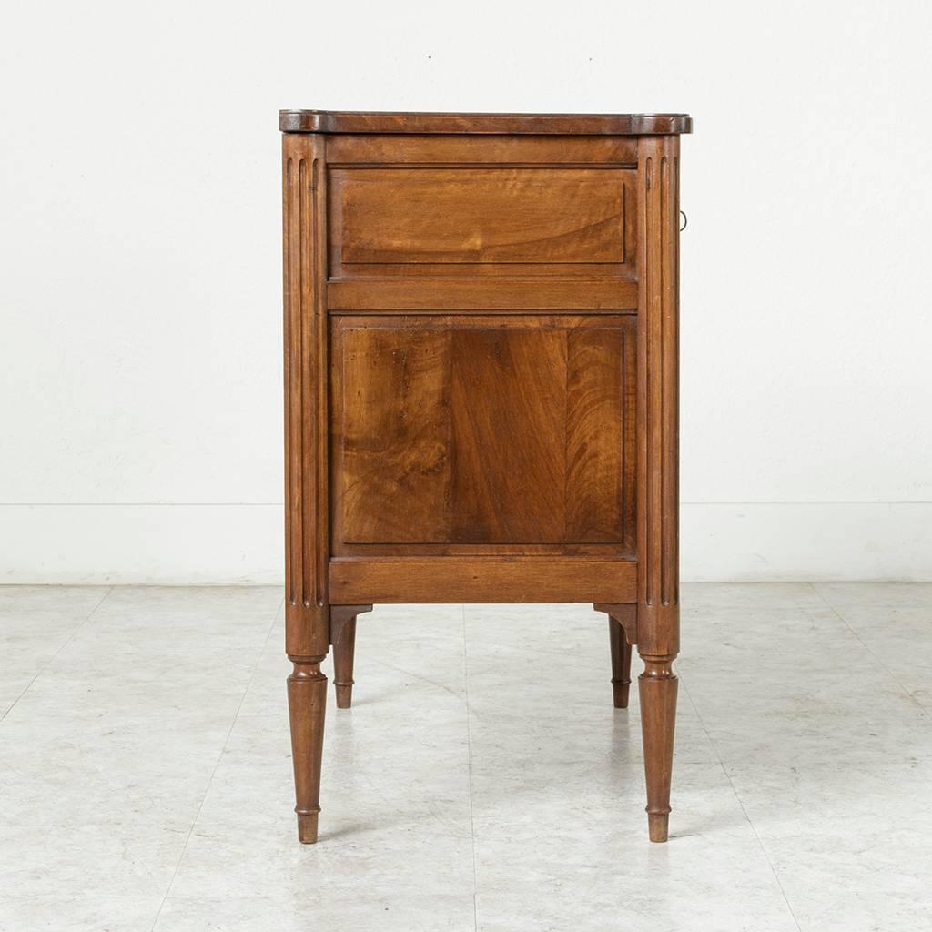 Early 20th Century Small-Scale French Louis XVI Walnut Commode Chest Nightstand 4