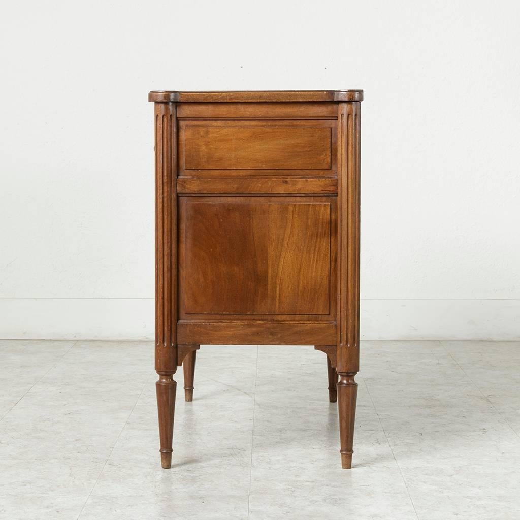 Early 20th Century Small-Scale French Louis XVI Walnut Commode Chest Nightstand 6