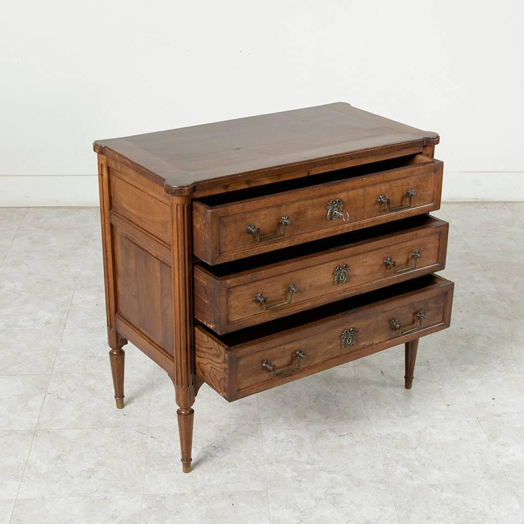 Early 20th Century Small-Scale French Louis XVI Walnut Commode Chest Nightstand 2