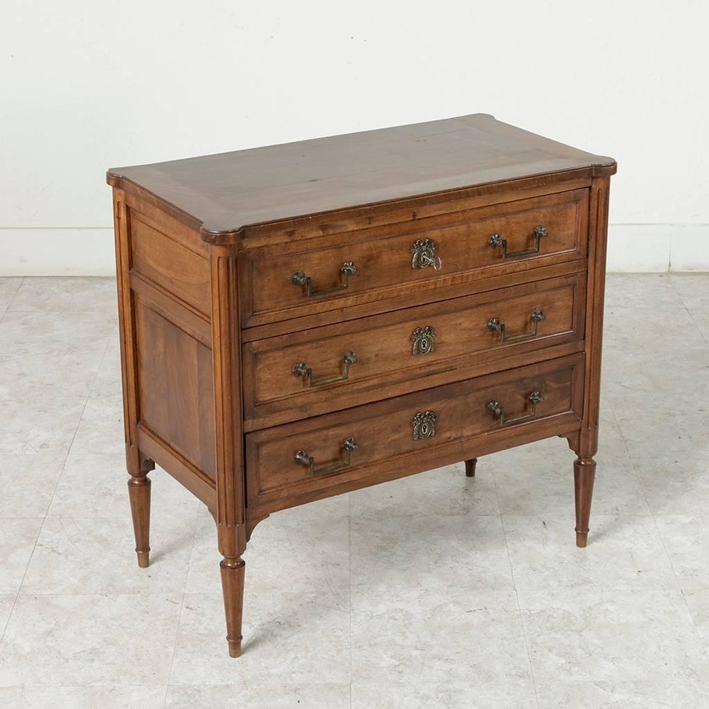 Early 20th Century Small-Scale French Louis XVI Walnut Commode Chest Nightstand In Excellent Condition In Fayetteville, AR