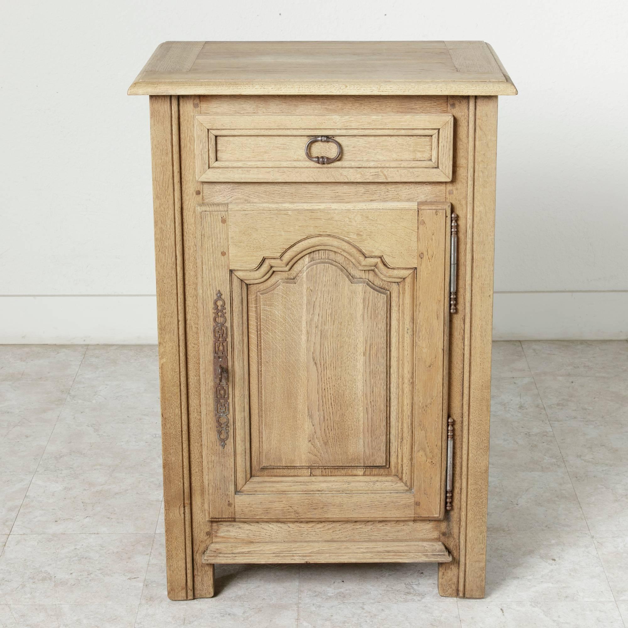 Early 20th Century Rustic French Louis XIV Style Hand-Carved Oak Jam Cabinet In Excellent Condition In Fayetteville, AR