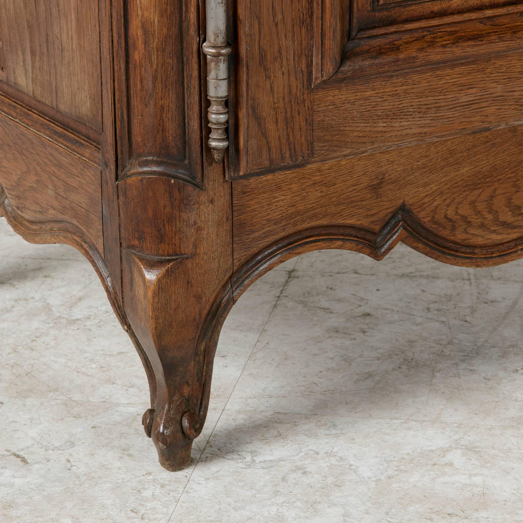 Early 20th Century Louis XV Style French Hand-Carved Oak Enfilade or Sideboard 4