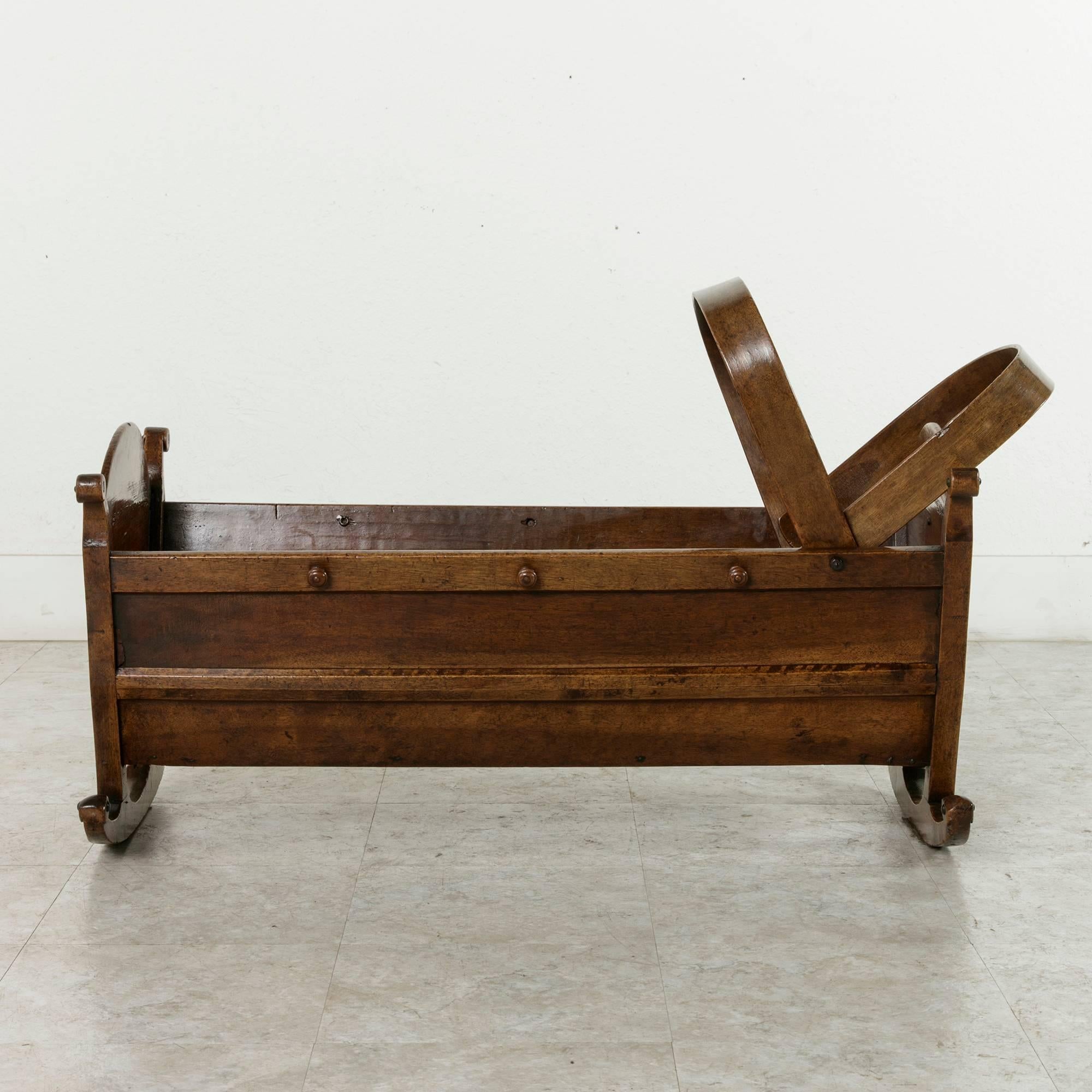Mid-19th Century French Hand-Carved Artisan-Made Walnut Cradle In Good Condition In Fayetteville, AR