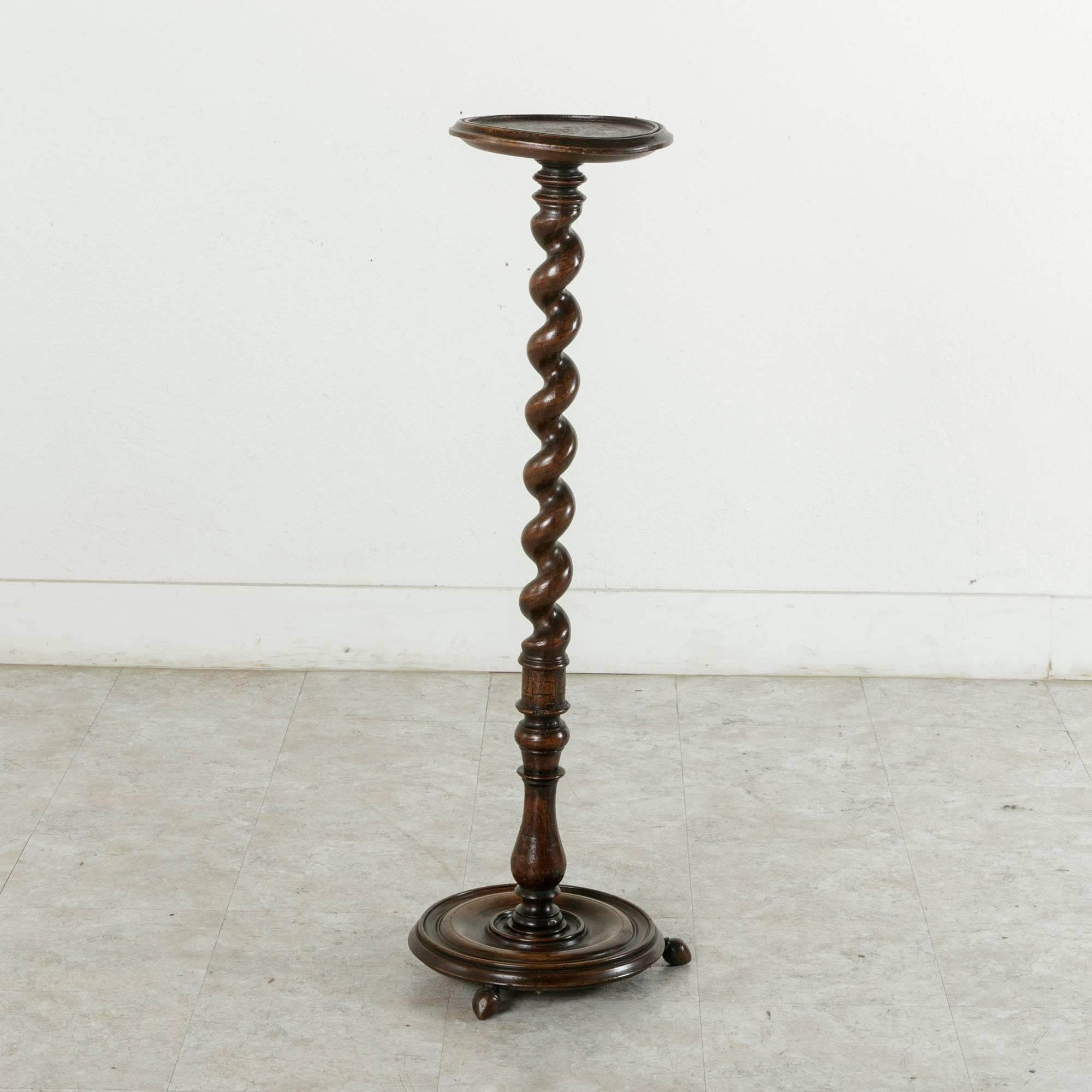 17th Century Hand-Carved Walnut Louis XIII Period Barley Twist Pedestal, Column In Good Condition In Fayetteville, AR