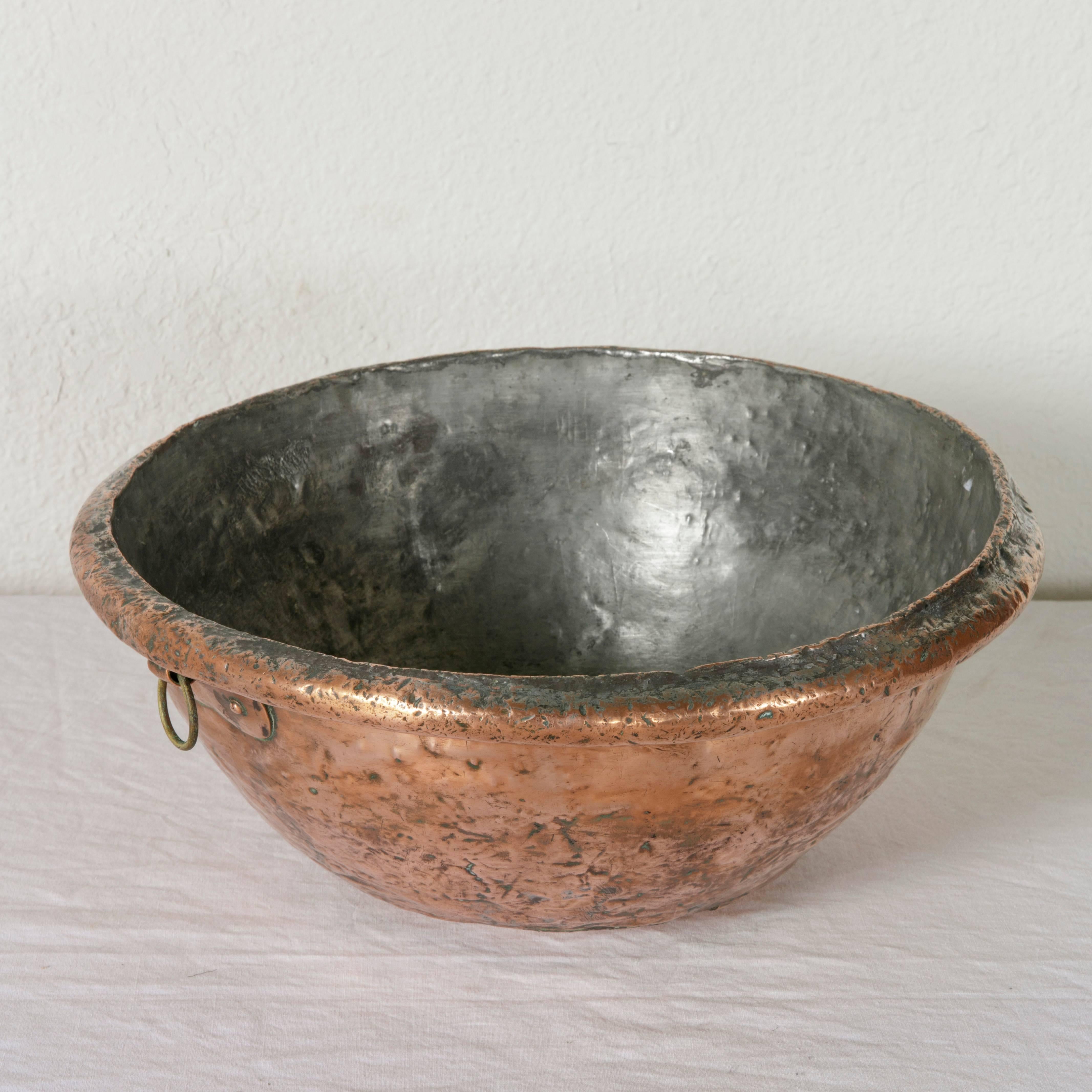 A handcrafted piece from the 18th century, this hand-hammered copper mixing bowl, known as a cul de poule in French, was originally used for beating eggs. With a diameter of 16 and a half inches and a depth of 6 inches, this bowl would be an