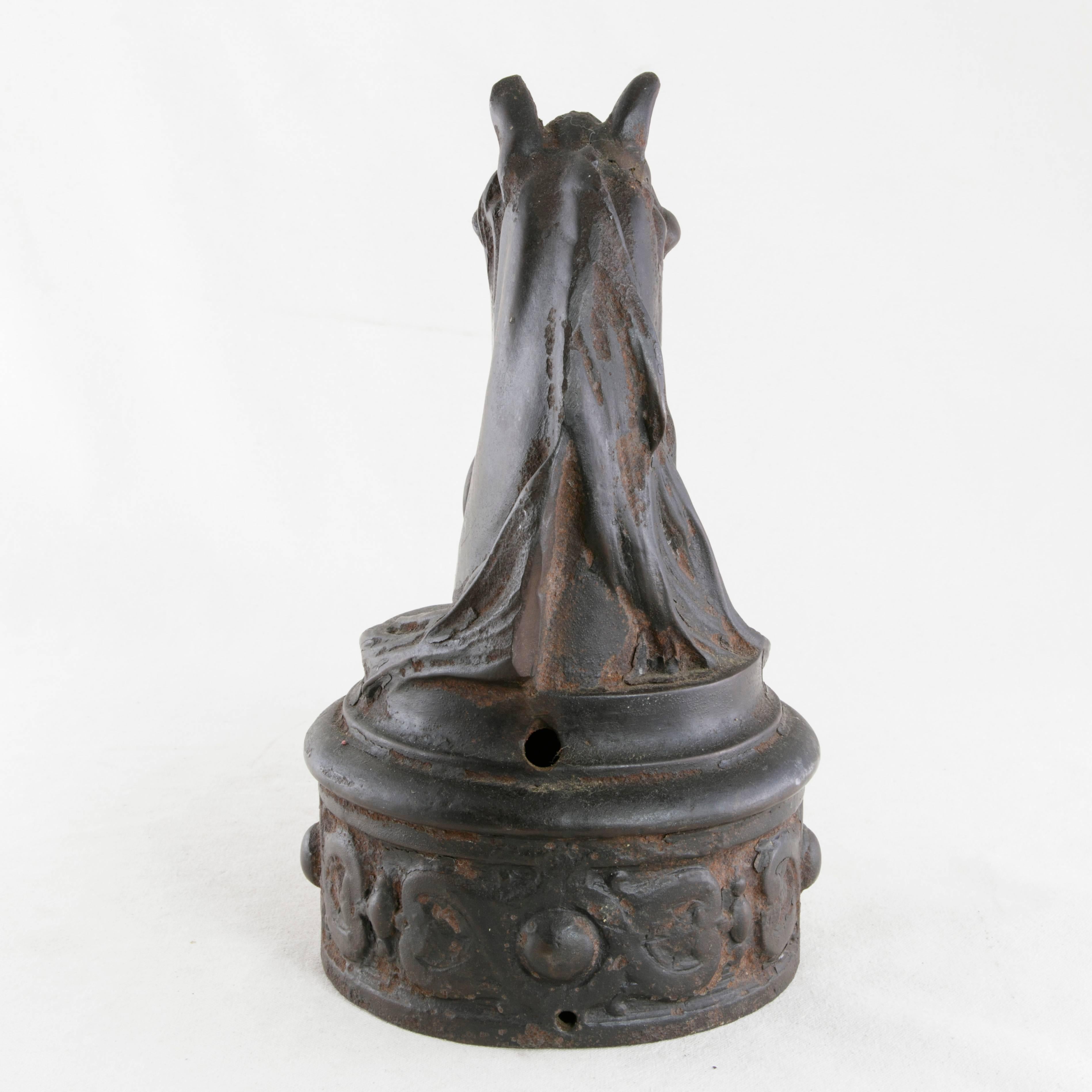 French Late 19th Century Cast Iron Horse Hitch with Horse Head Sculpture and Ring