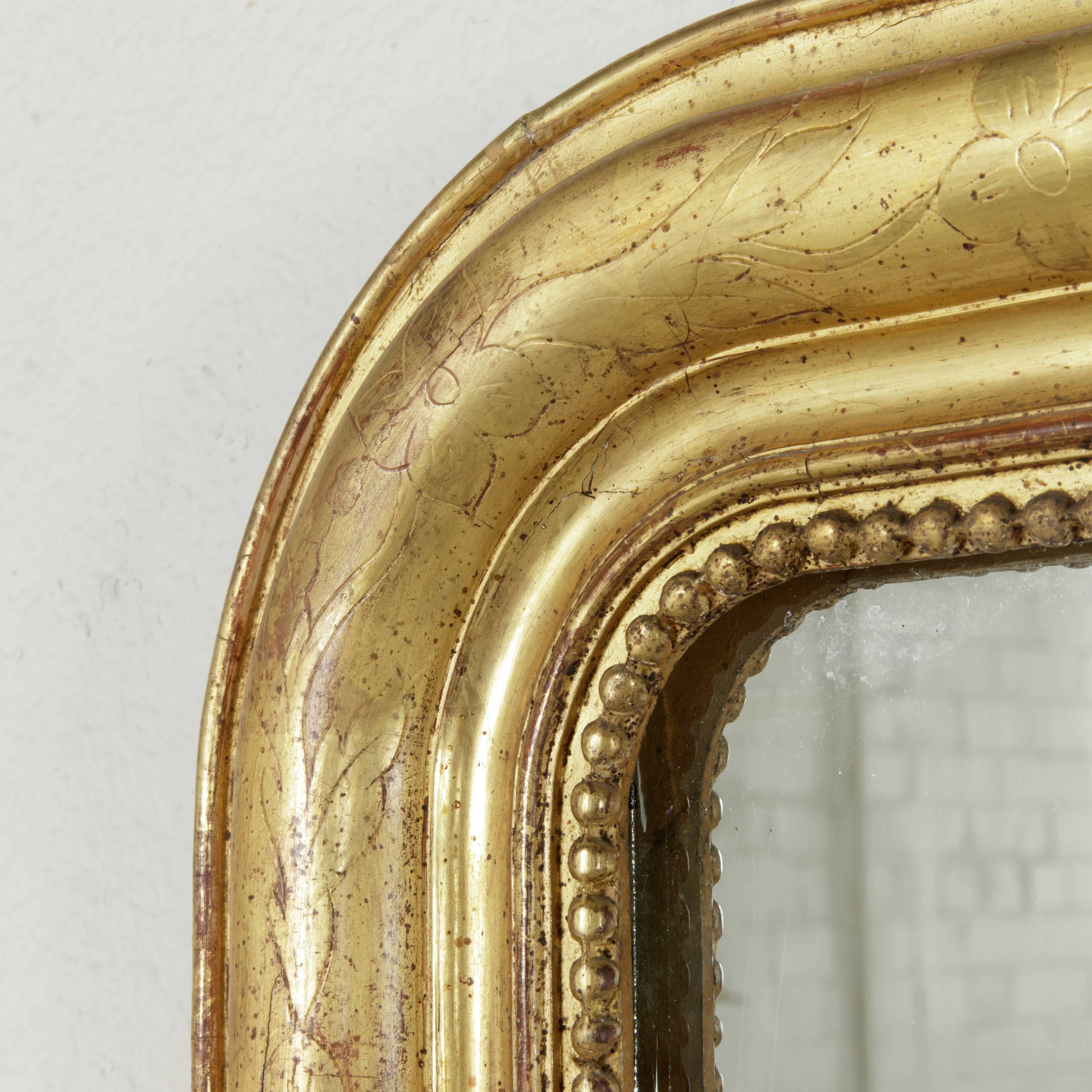 19th Century French Louis Philippe Period Giltwood Mirror with Incised Frame In Good Condition In Fayetteville, AR