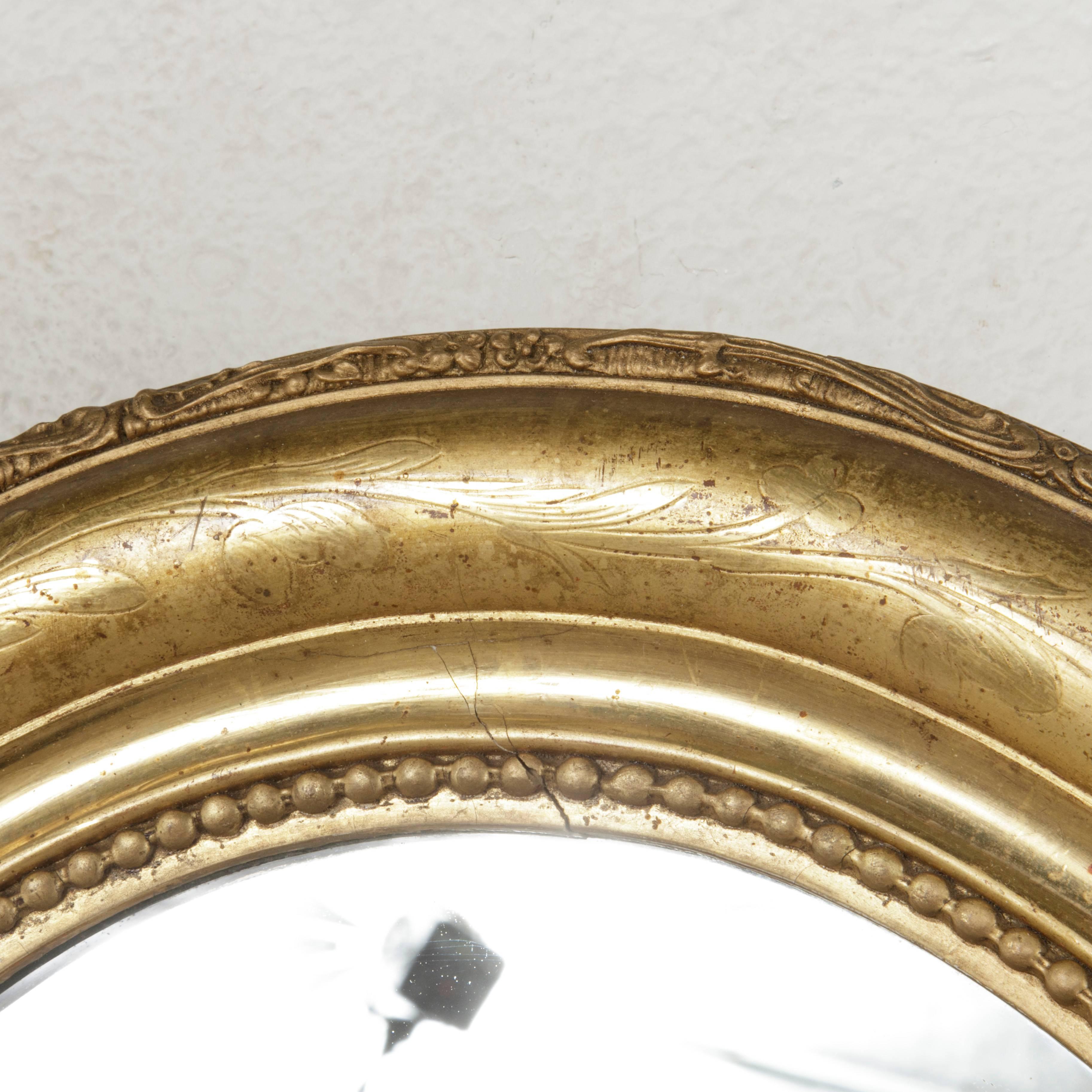 Small-Scale 19th Century French Oval Giltwood Mirror Napoleon III Period In Excellent Condition In Fayetteville, AR