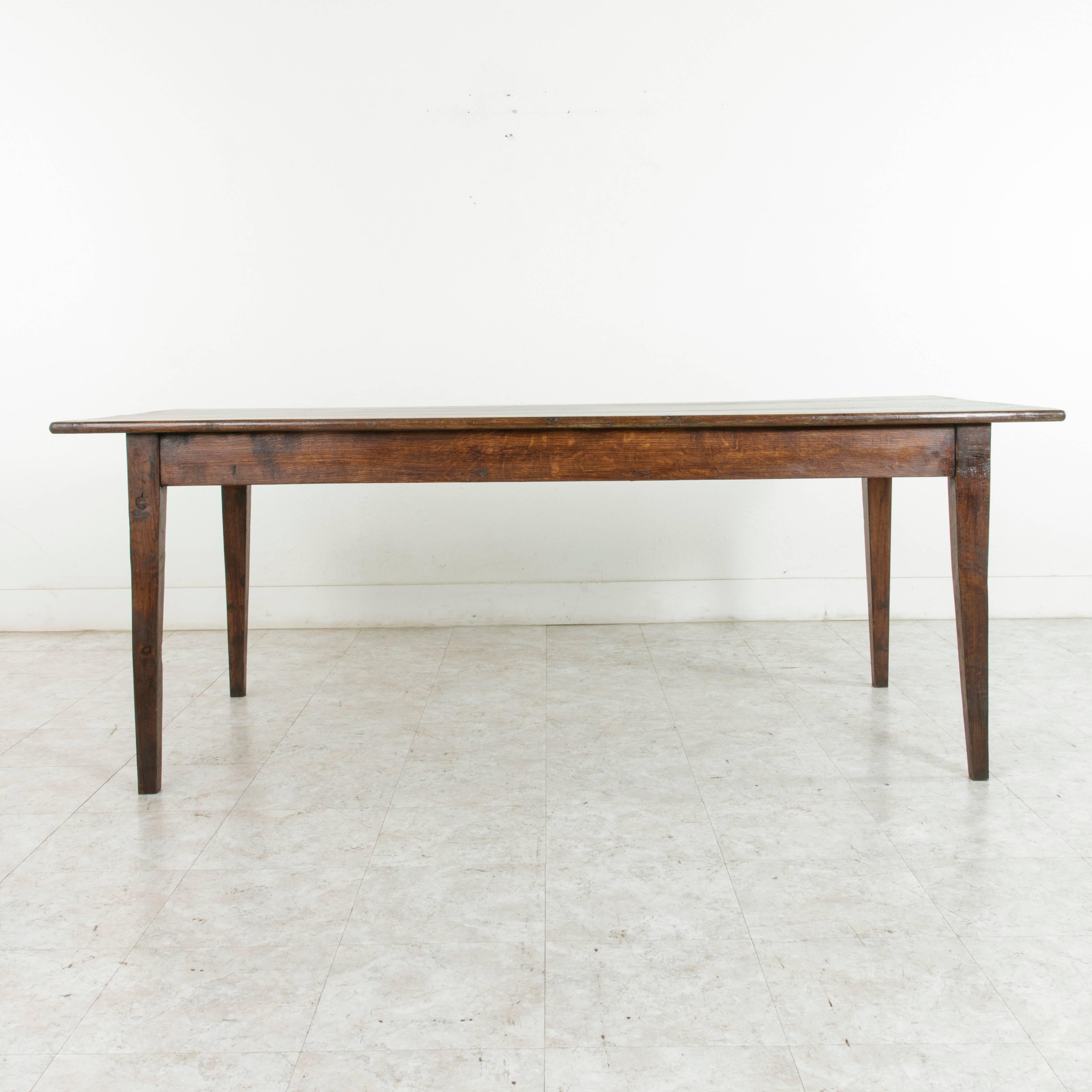 Early 20th Century French Hand-Carved Oak Farm Table or Dining Table with Single Drawer, circa 1900