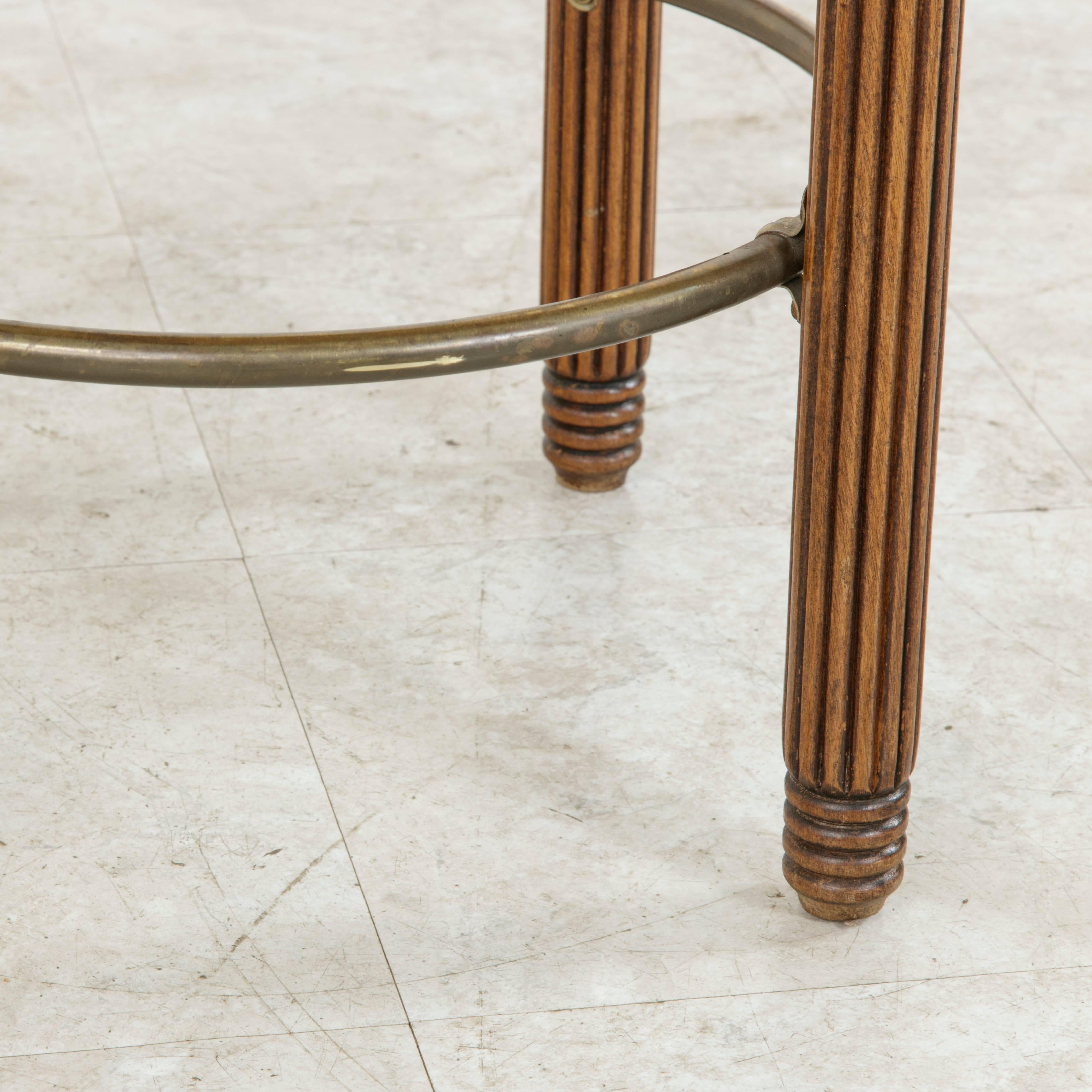 Two Pairs Midcentury Art Deco Walnut and Brass Bar Stools from Paris Fouquet's 3