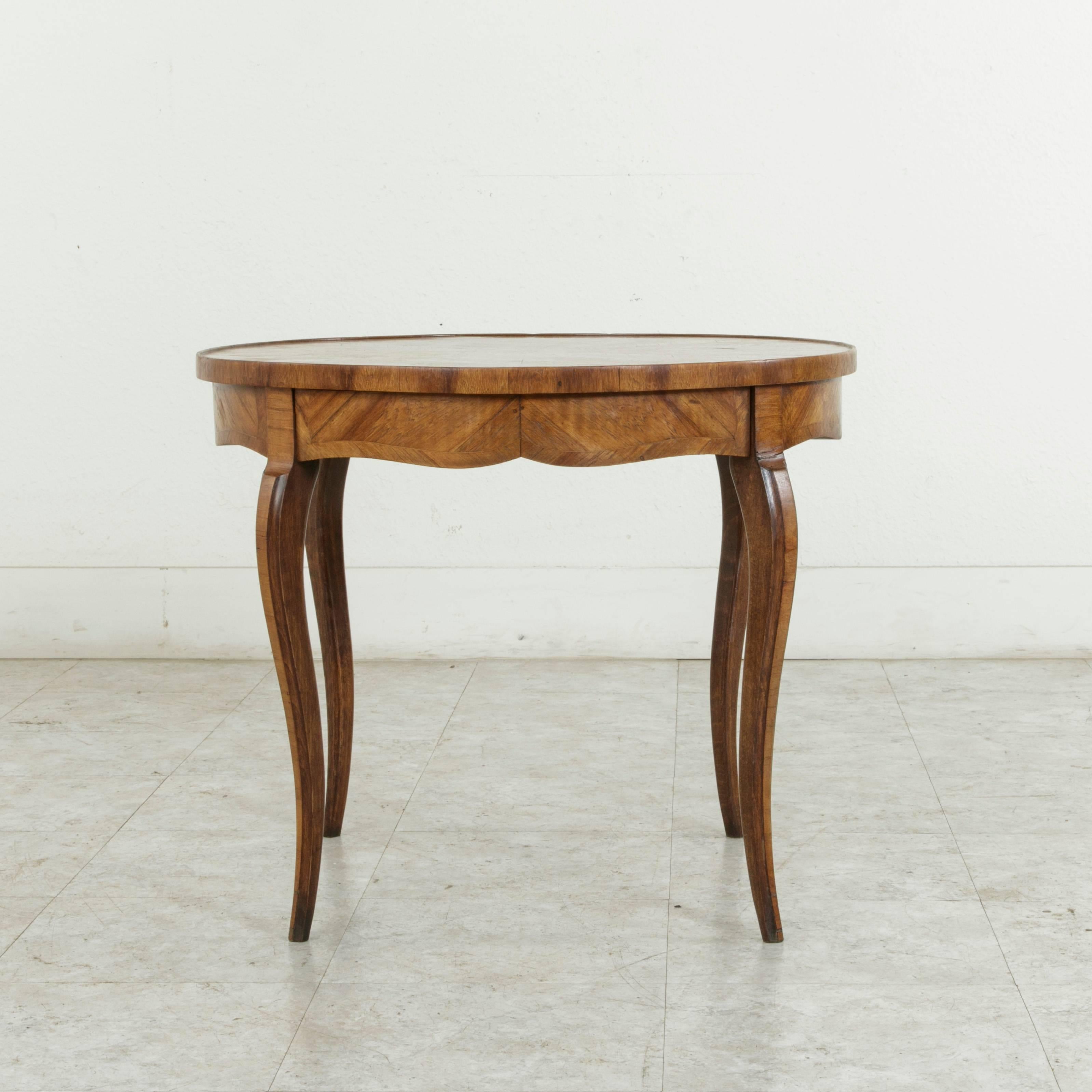 Early 20th Century French Louis XV Style Walnut Marquetry Coffee Cocktail Table 2