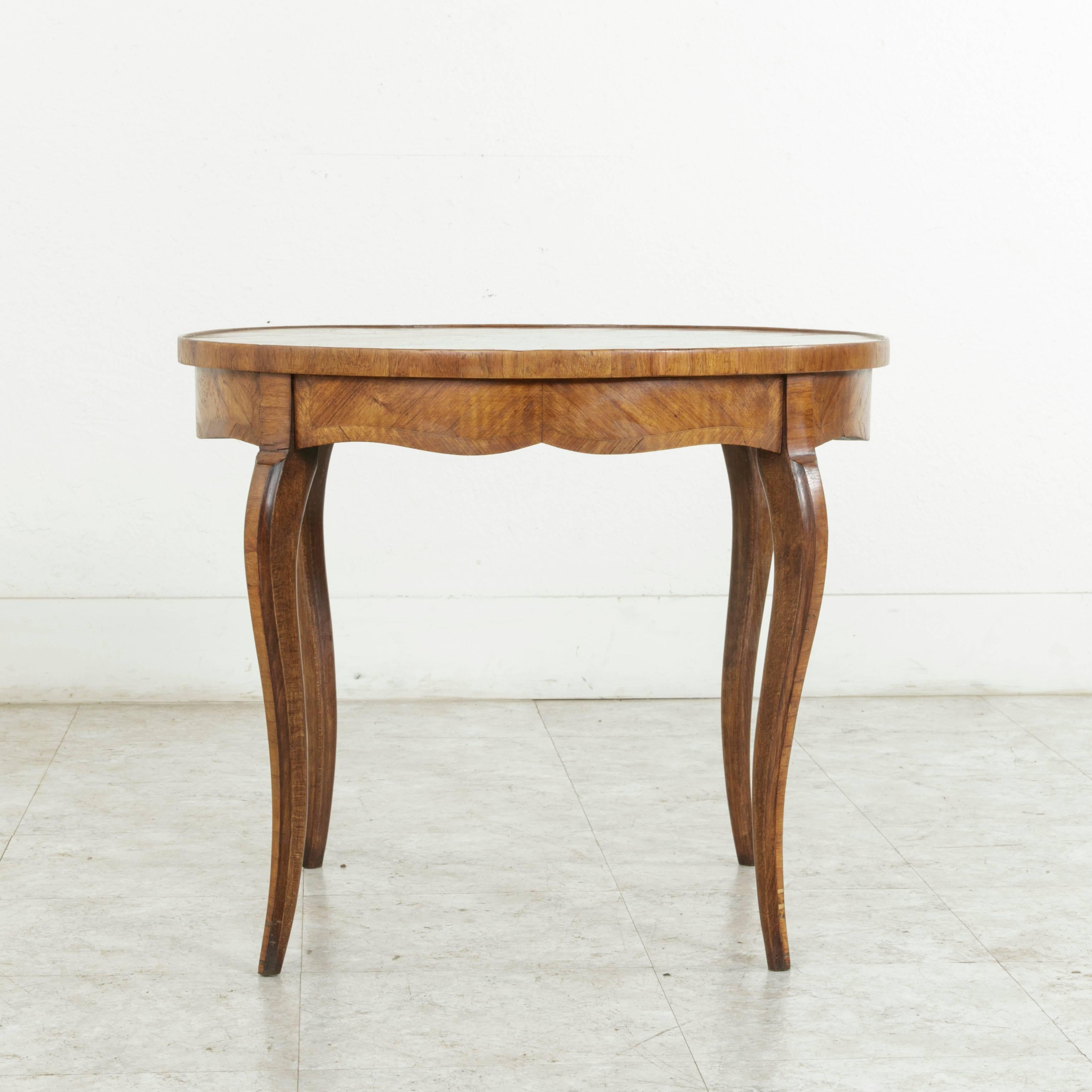 Early 20th Century French Louis XV Style Walnut Marquetry Coffee Cocktail Table 3