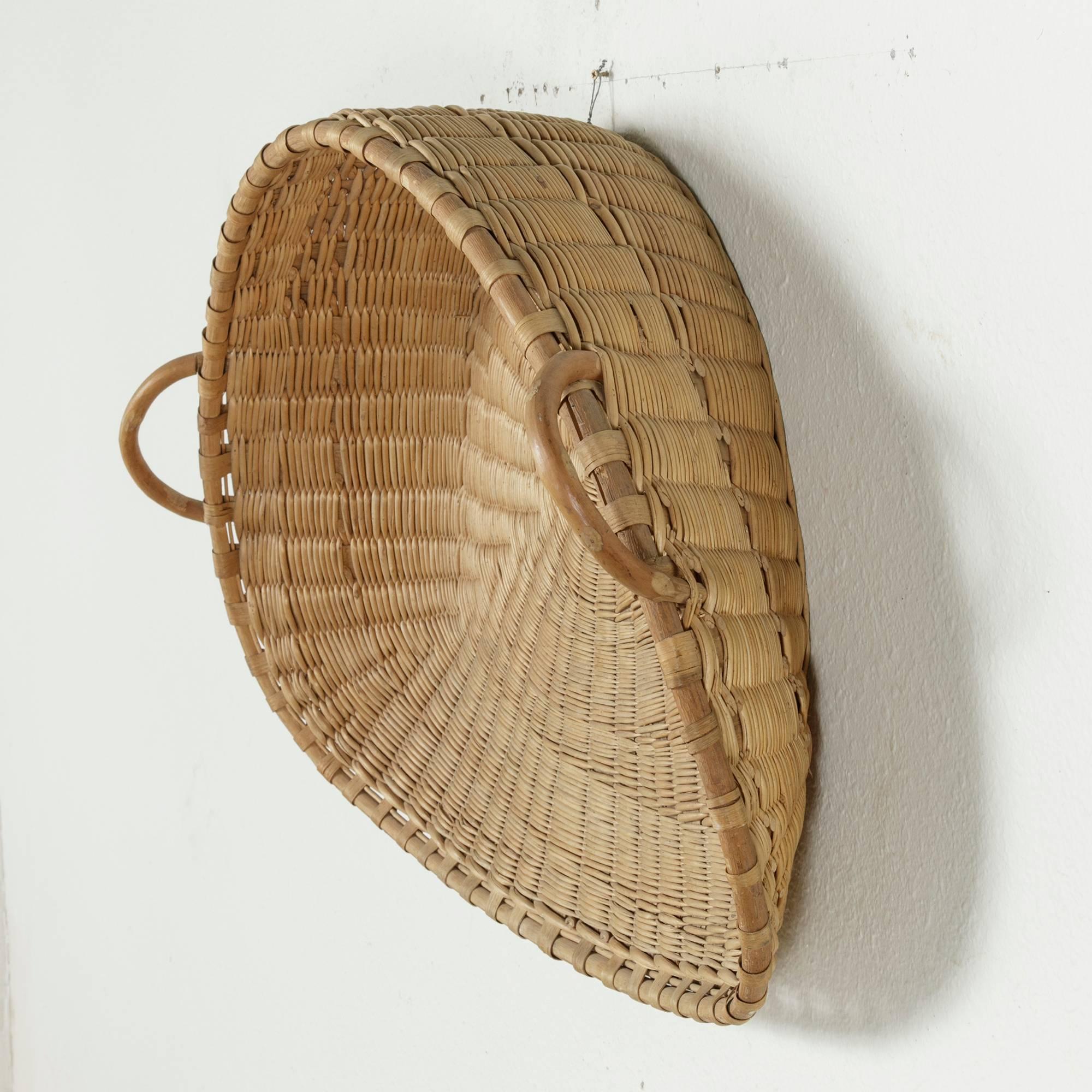 Large 19th Century French Winnowing Basket or Three Dimensional Wall Art In Excellent Condition In Fayetteville, AR