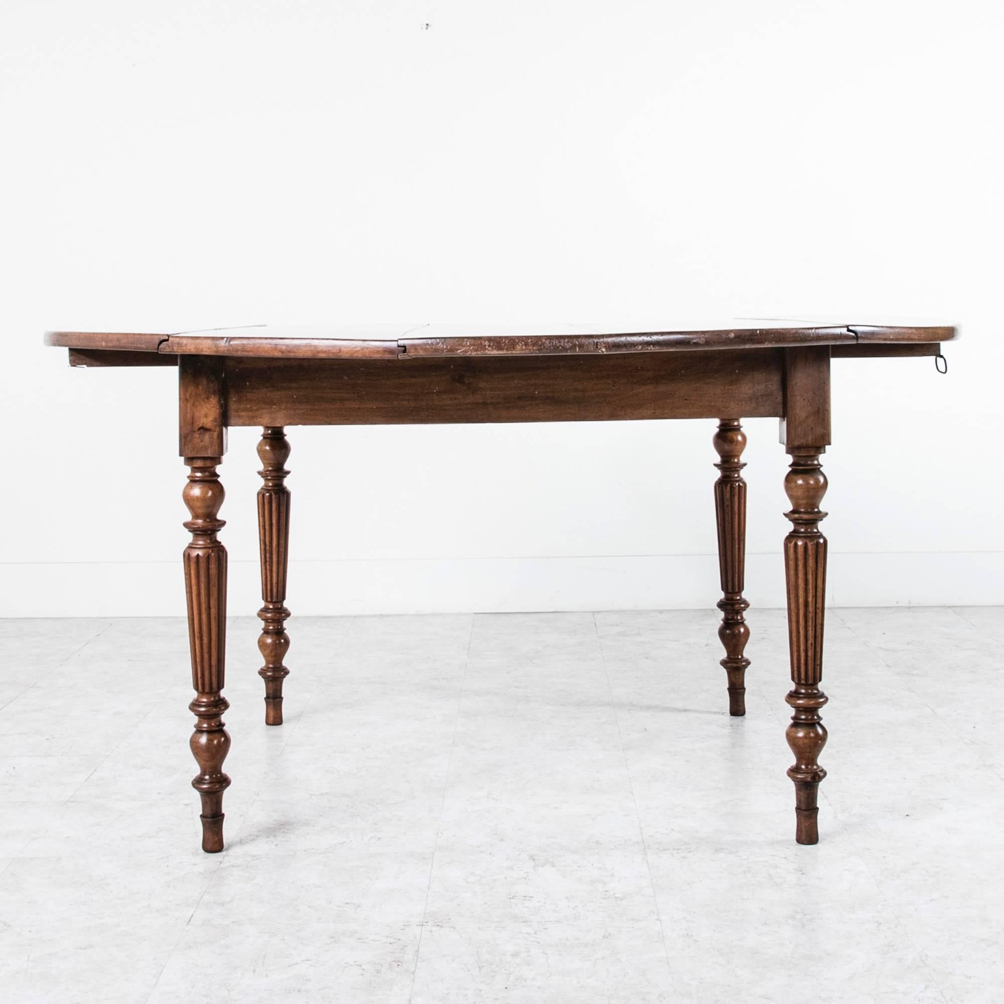 turned leg round dining table