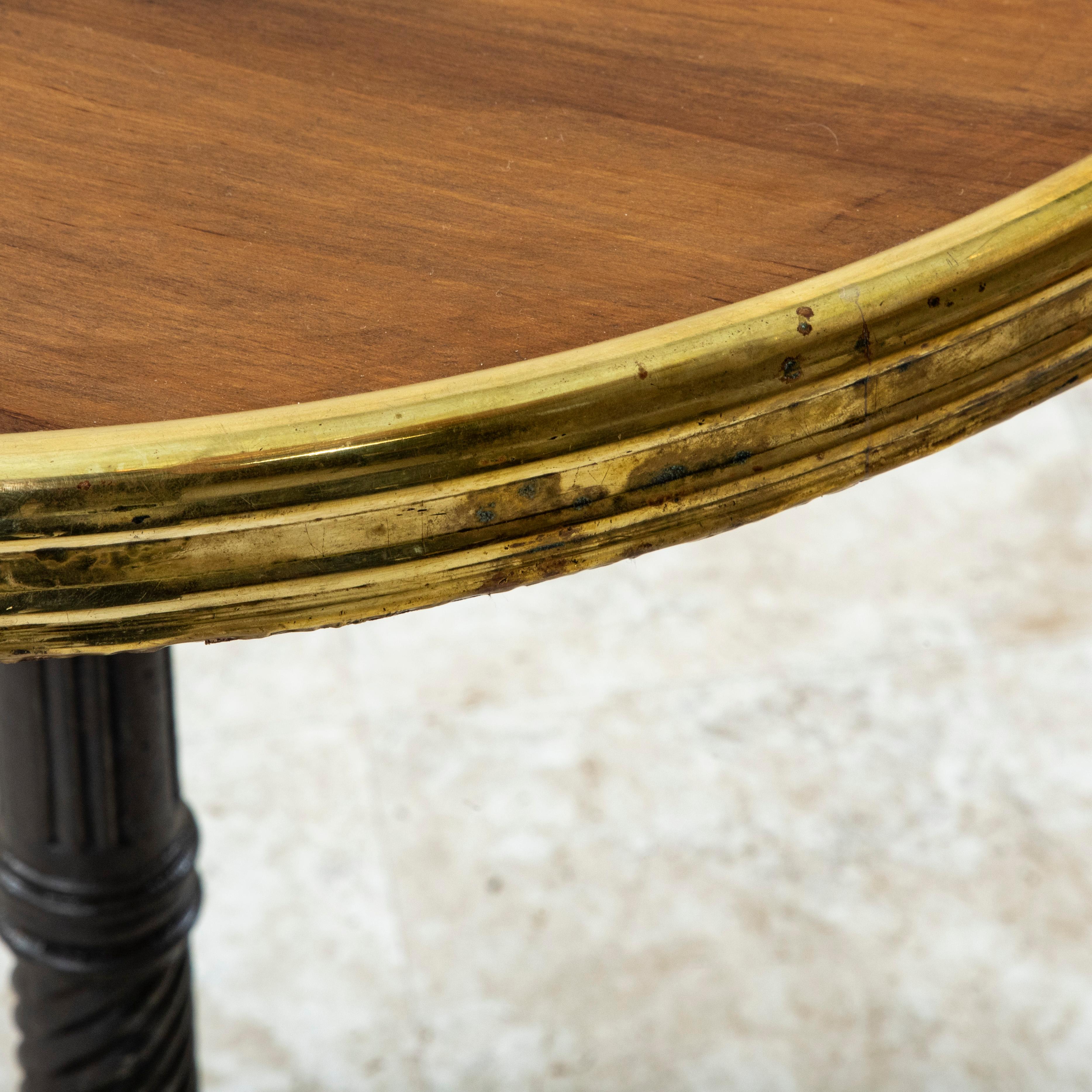 Table de bistrot ou table de café en fonte française du début du XXe siècle, plateau en Wood Wood, laiton en vente 6