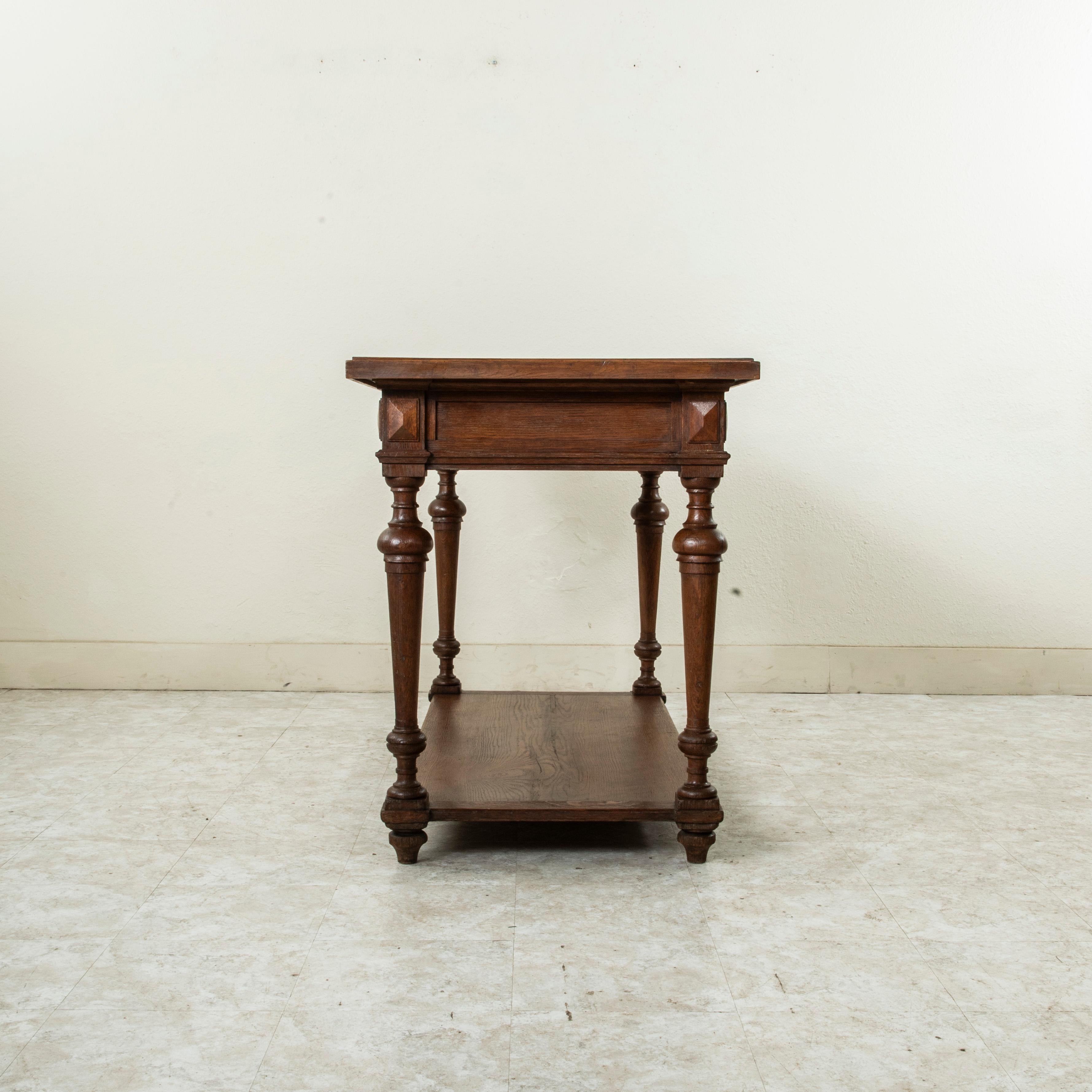 Table de négociant en soie, table de drapier ou îlot de cuisine en chêne français du début du 20e C. Bon état - En vente à Fayetteville, AR