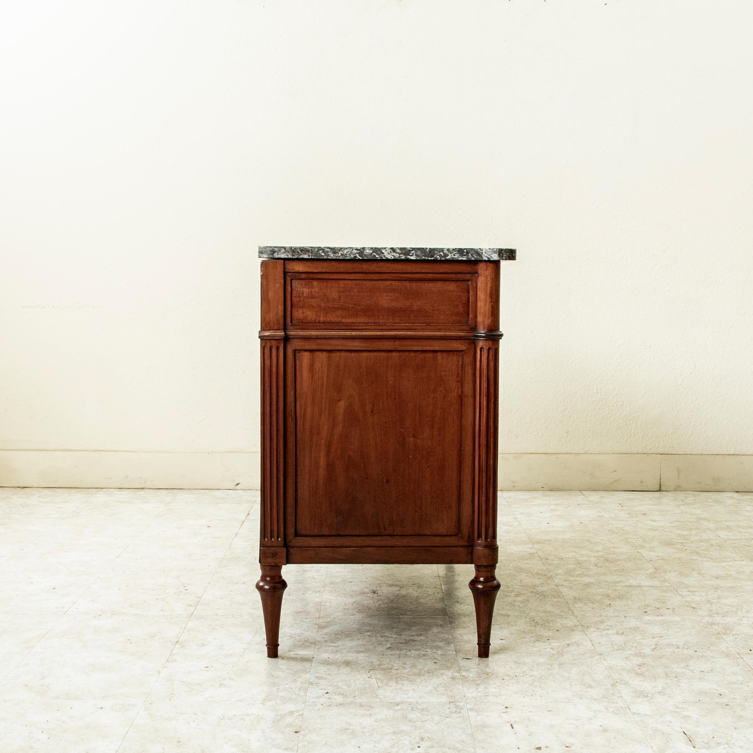Commode, commode et buffet en acajou de style Louis XVI du XIXe siècle en vente 1