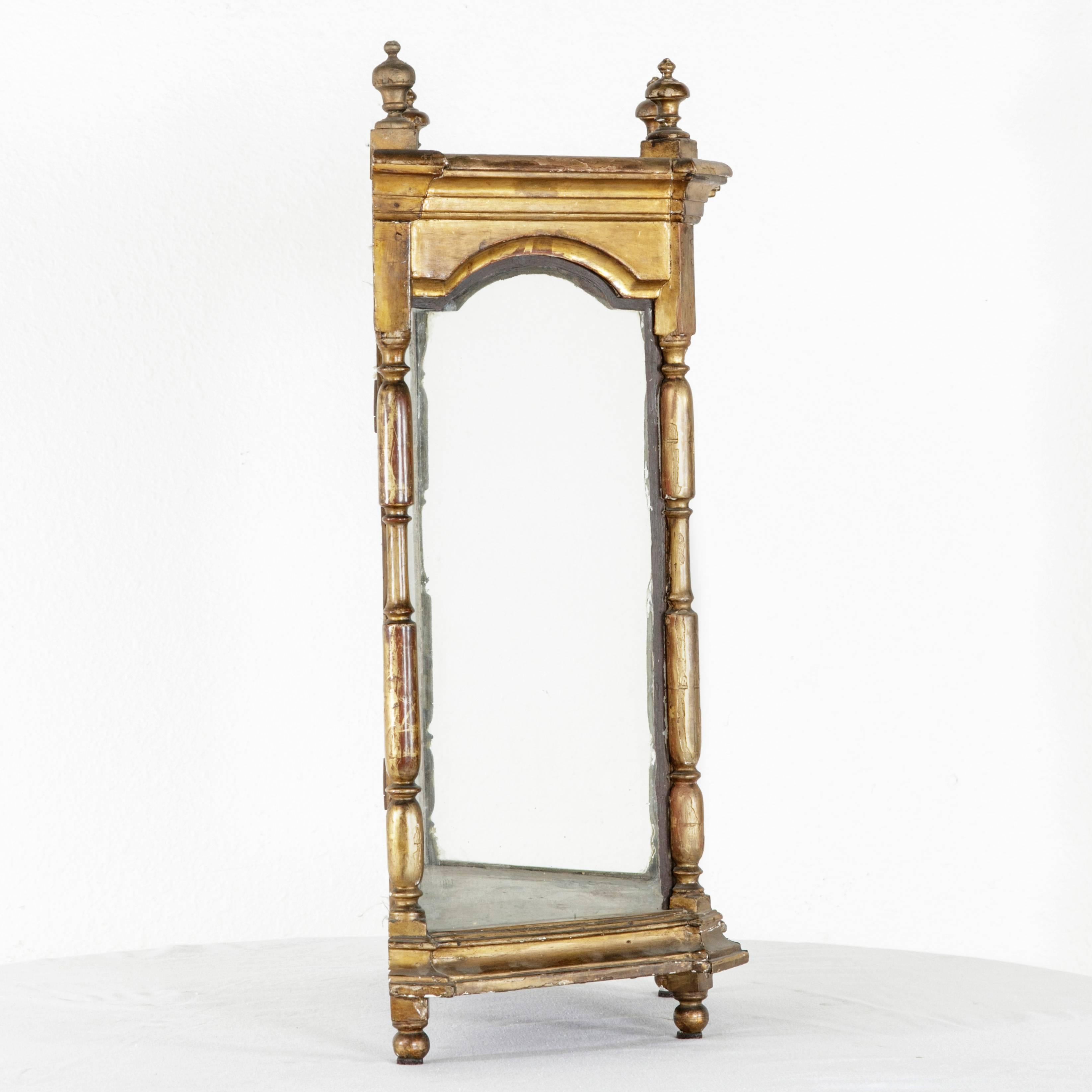 19th Century French Giltwood Tabletop Vitrine, Niche or Display Case In Good Condition In Fayetteville, AR
