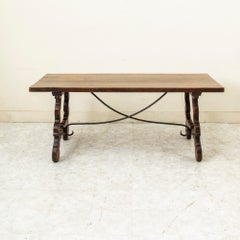 Mesa de comedor de estilo renacentista español de principios del siglo XX, de roble y hierro forjado a mano