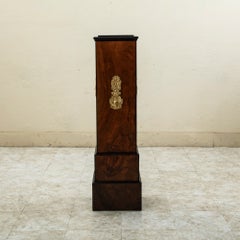 Colonna in mogano in stile Biedermeier austriaco dei primi anni del XIX secolo con dettagli in bronzo