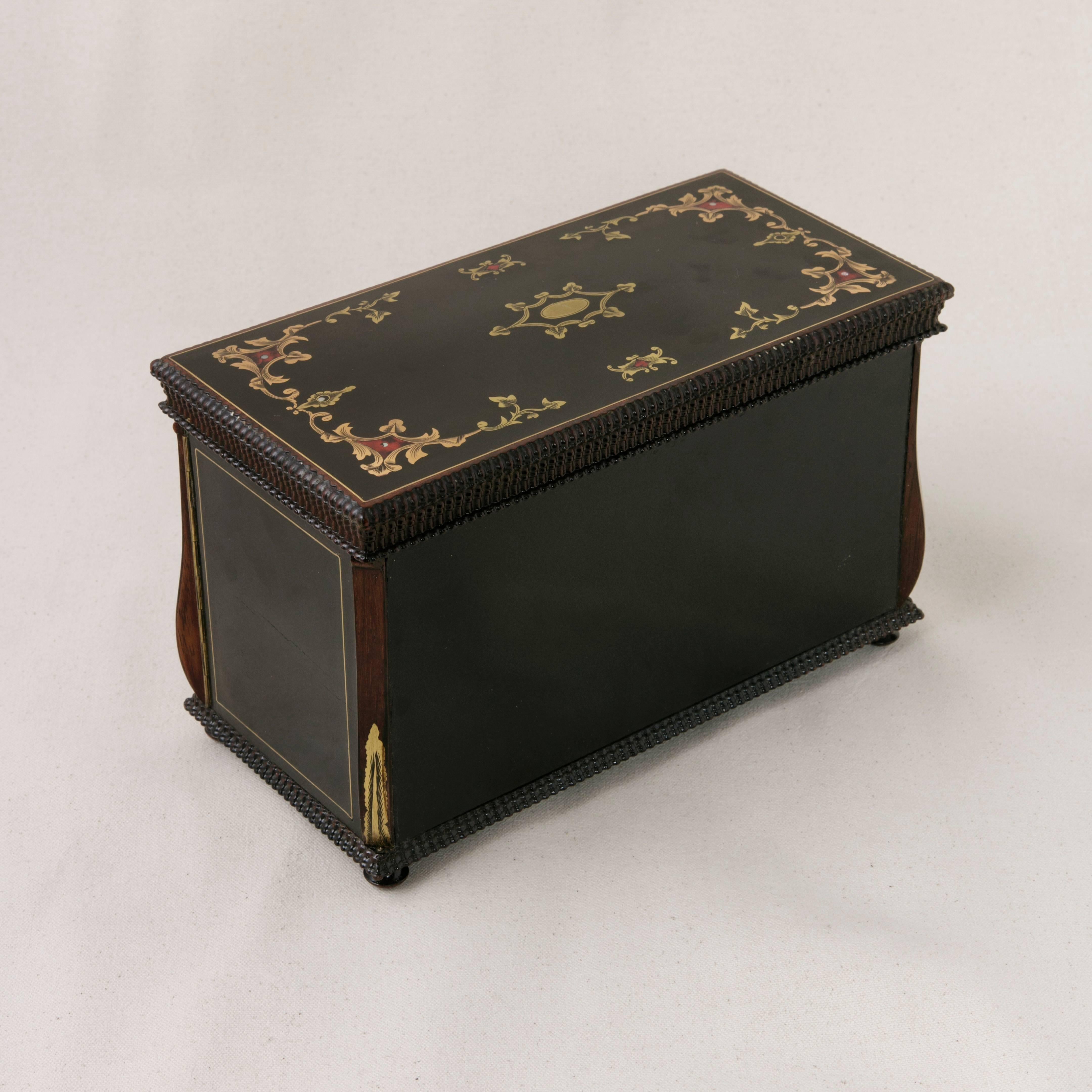 19th Century French Napoleon III Black Lacquer Liqueur Box with Bronze Inlay For Sale 5