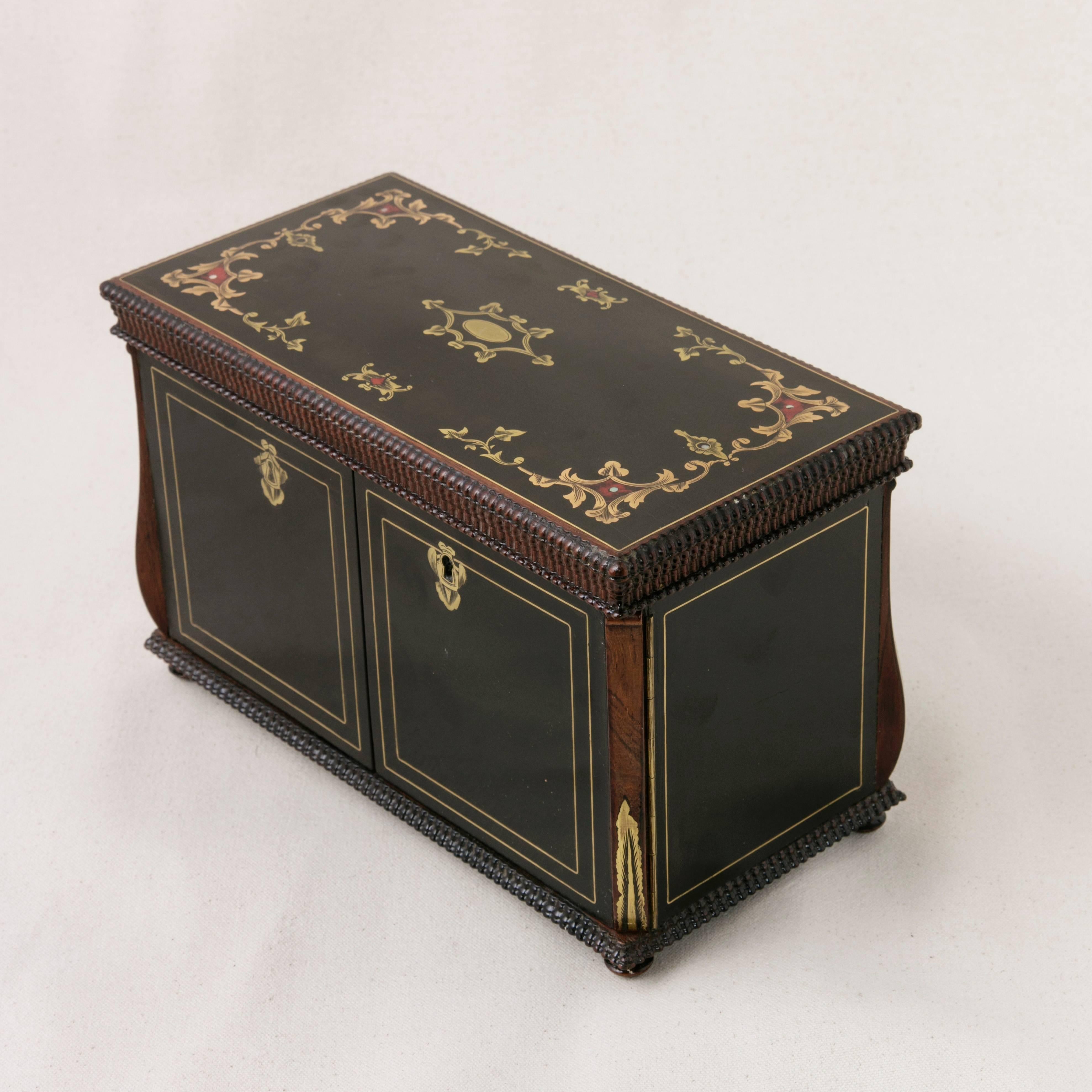 19th Century French Napoleon III Black Lacquer Liqueur Box with Bronze Inlay For Sale 6