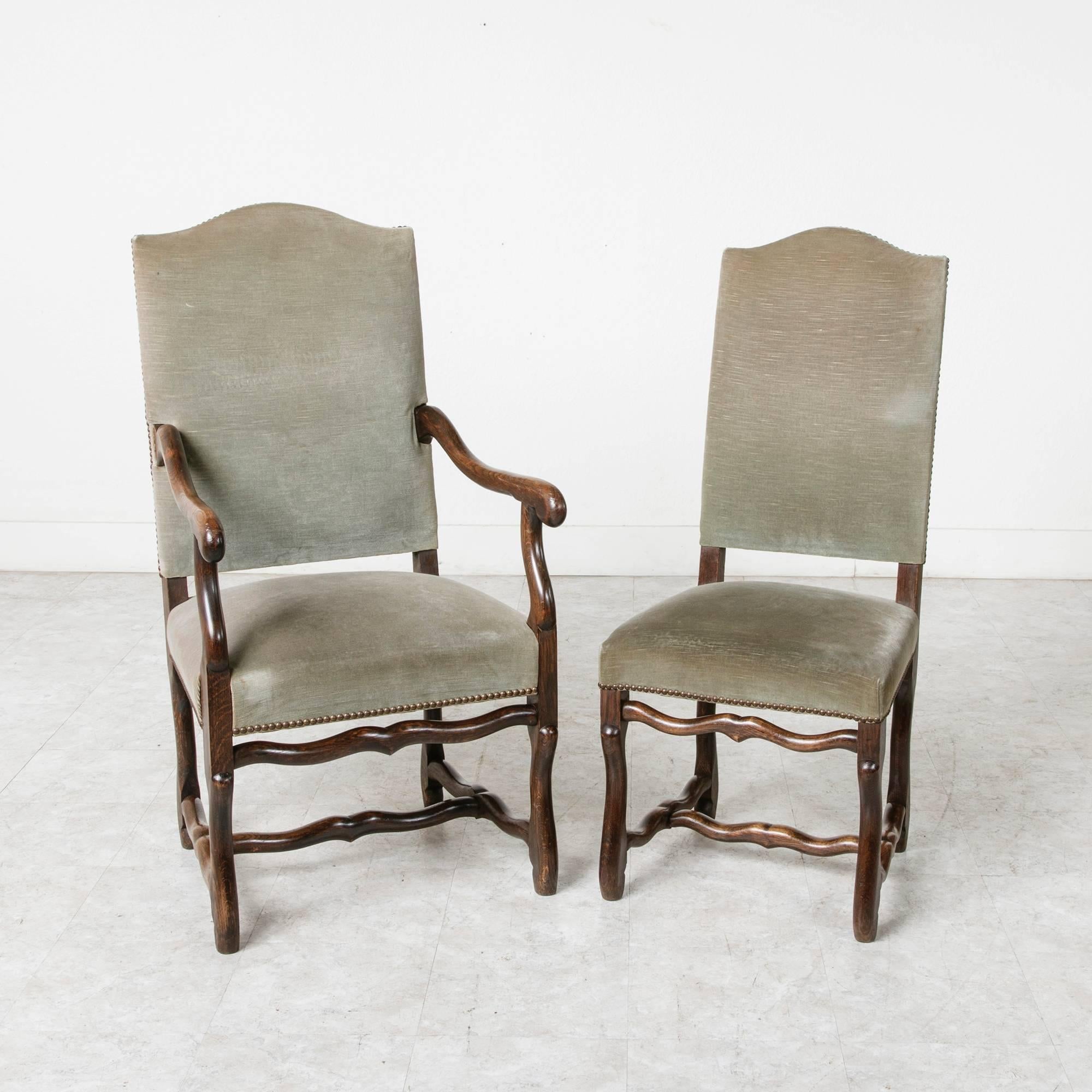 Mid-Century French Set of Eight Mutton Leg Louis XIII Style Dining Chairs In Excellent Condition In Fayetteville, AR