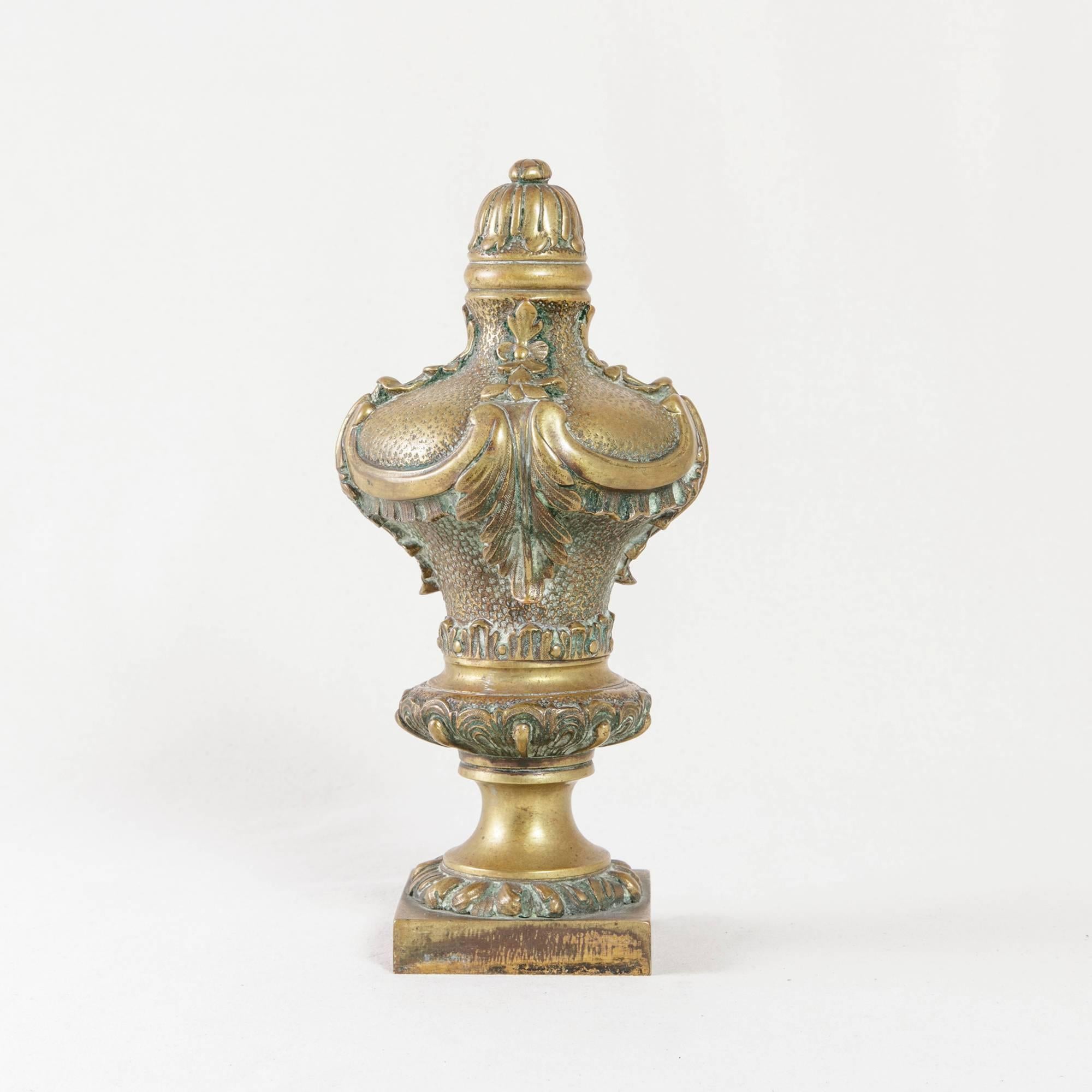bannister finial
