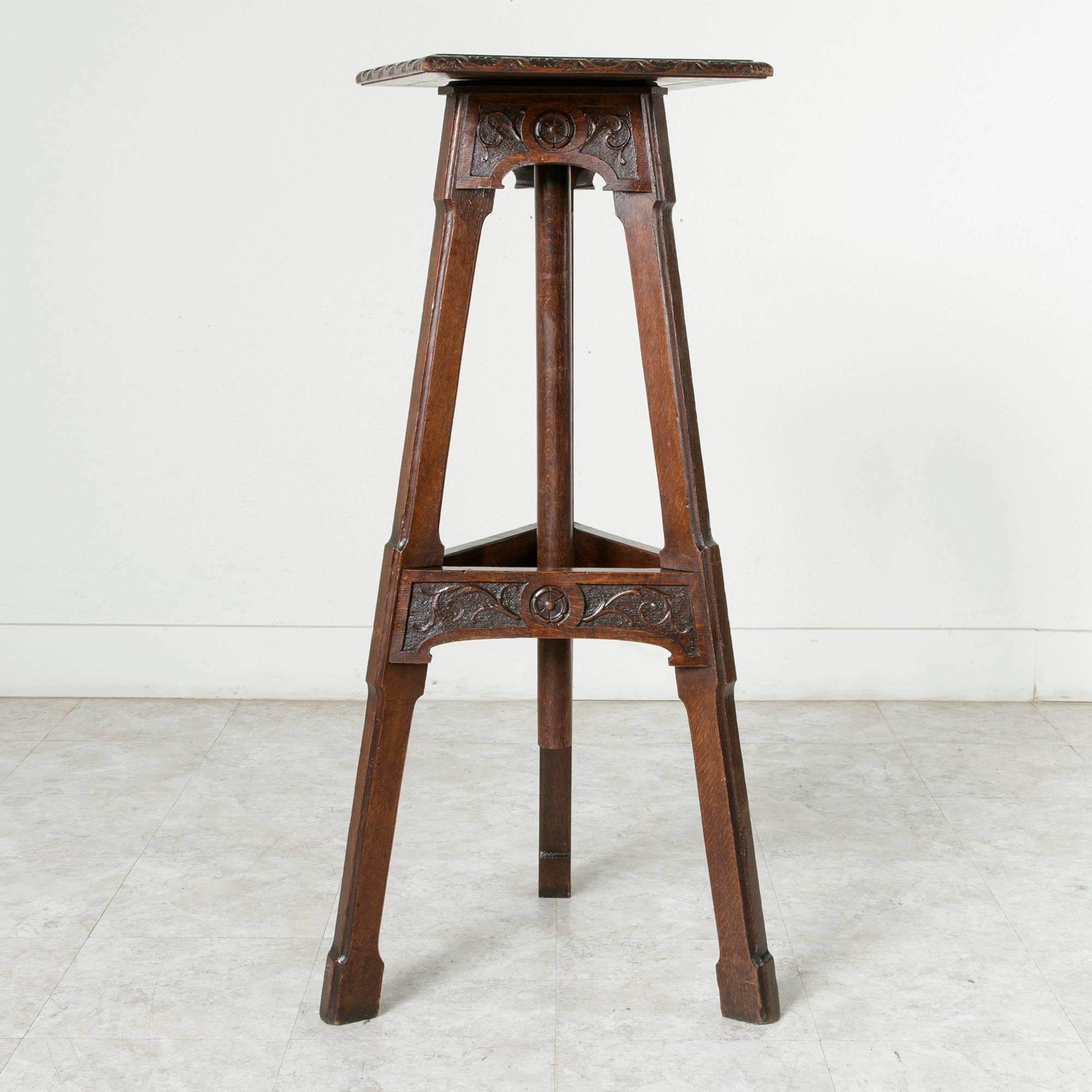 Late 19th Century, French Hand-Carved Oak Tall Pedestal or Sculptor's Table In Good Condition In Fayetteville, AR