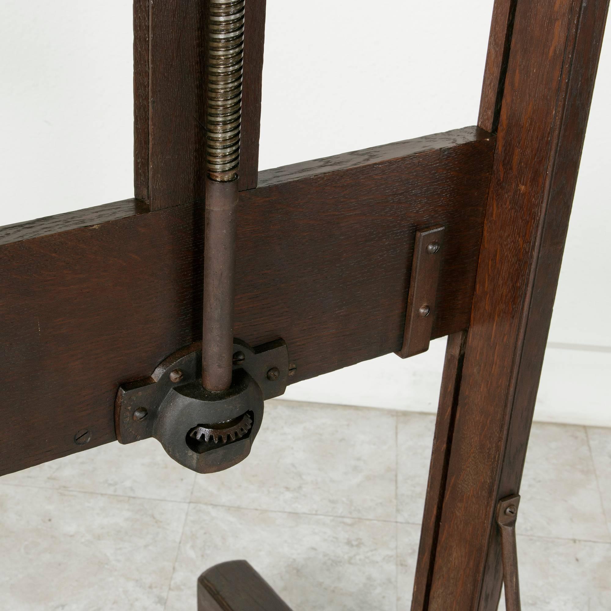 Large Late 19th Century French Oak Artist's Easel with Adjustable Tray and Crank 4