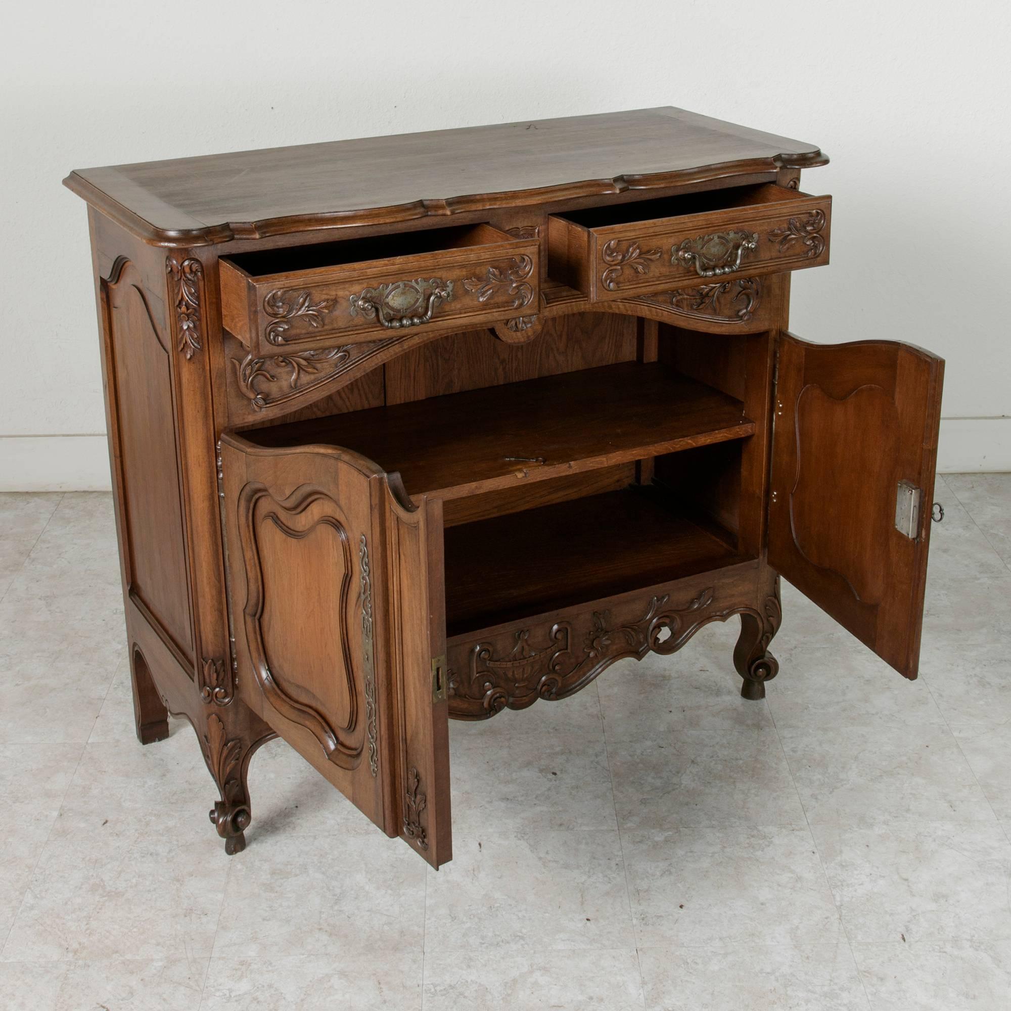 Early 20th Century Louis XV Style Hand Carved French Walnut Buffet from Provence 3