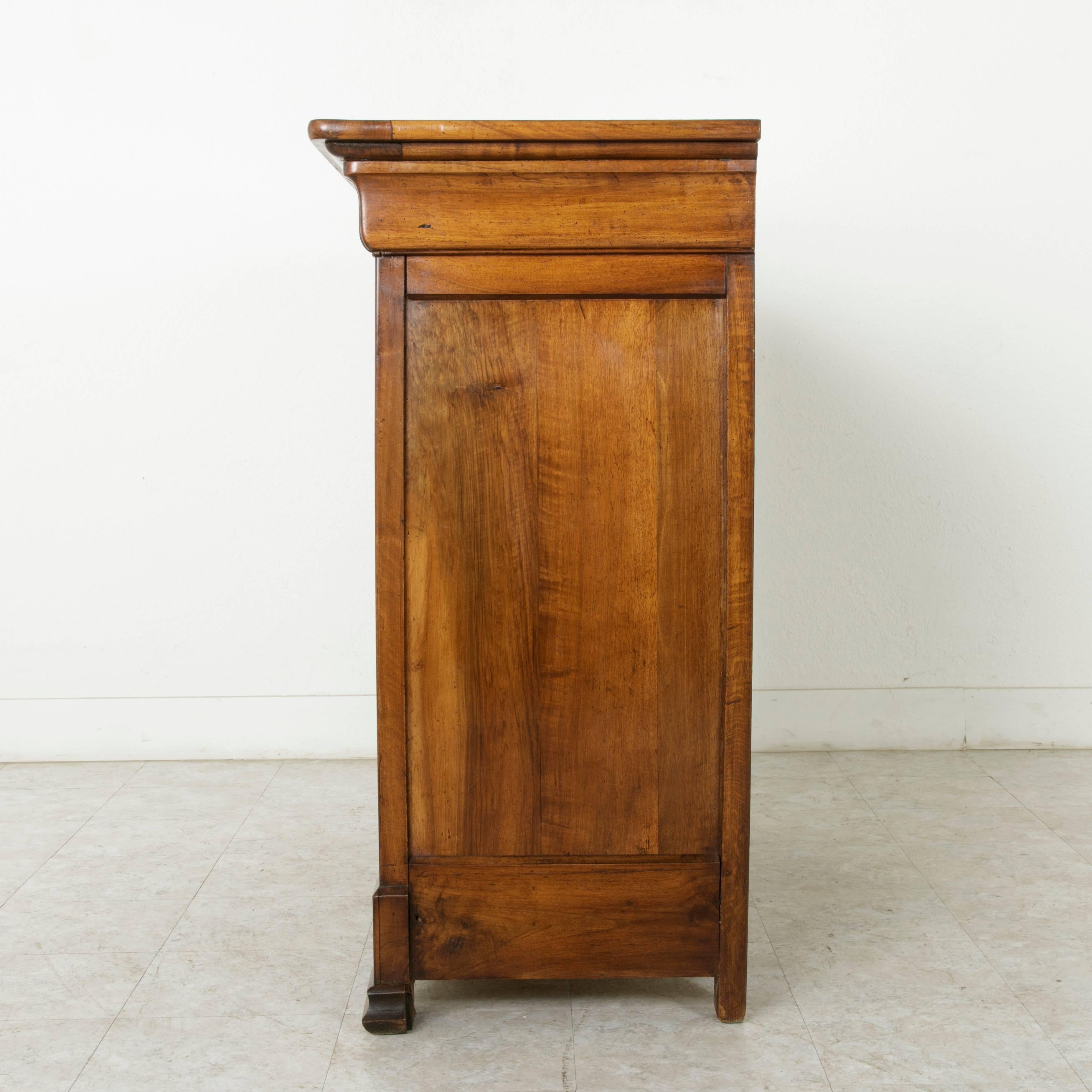 Early 19th Century Louis Philippe Period Tall French Walnut Buffet d'Appui In Excellent Condition In Fayetteville, AR