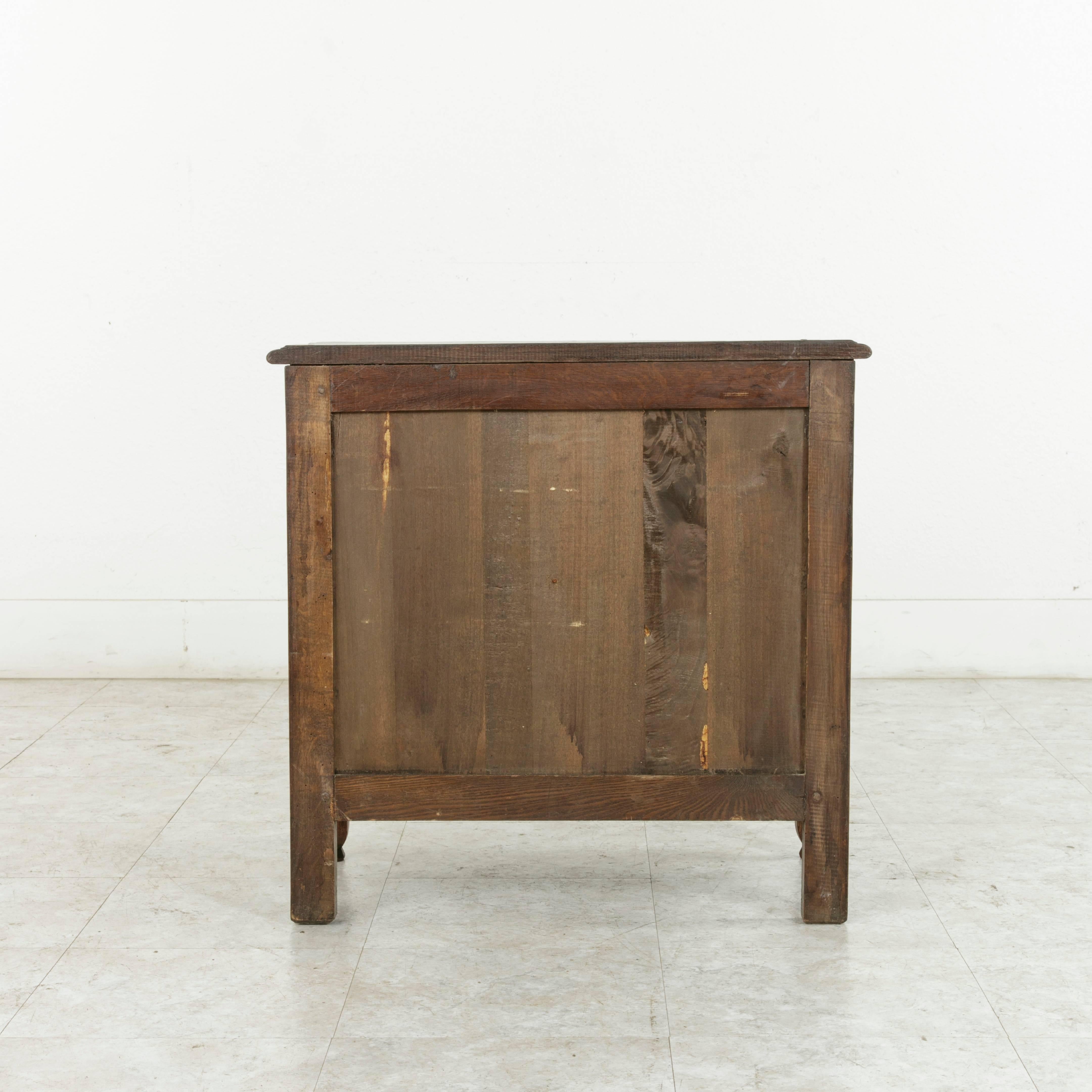 Early 20th Century French Louis XV Style Hand-Carved Oak Nightstand, Small Chest 6