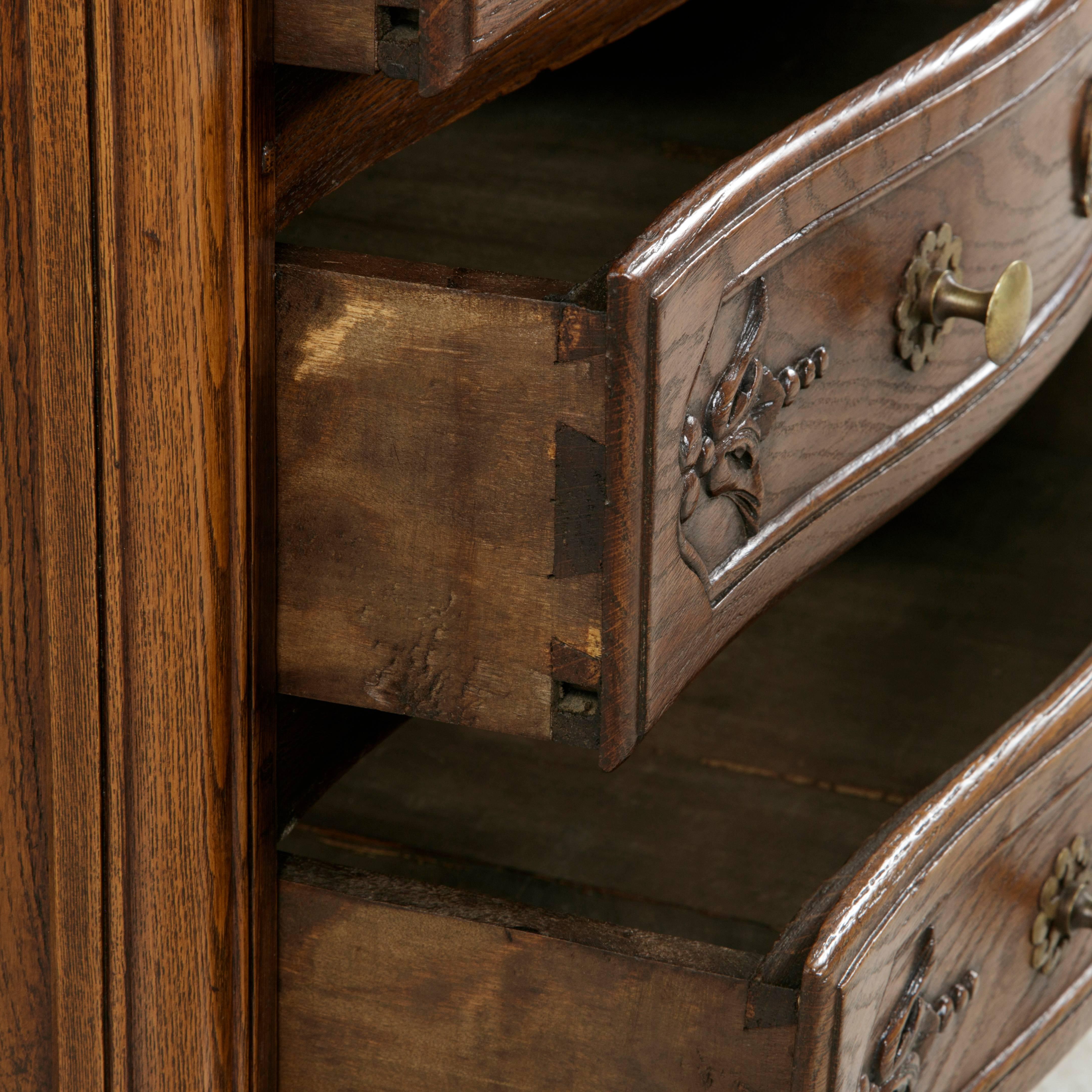 Early 20th Century French Louis XV Style Hand-Carved Oak Nightstand, Small Chest 5