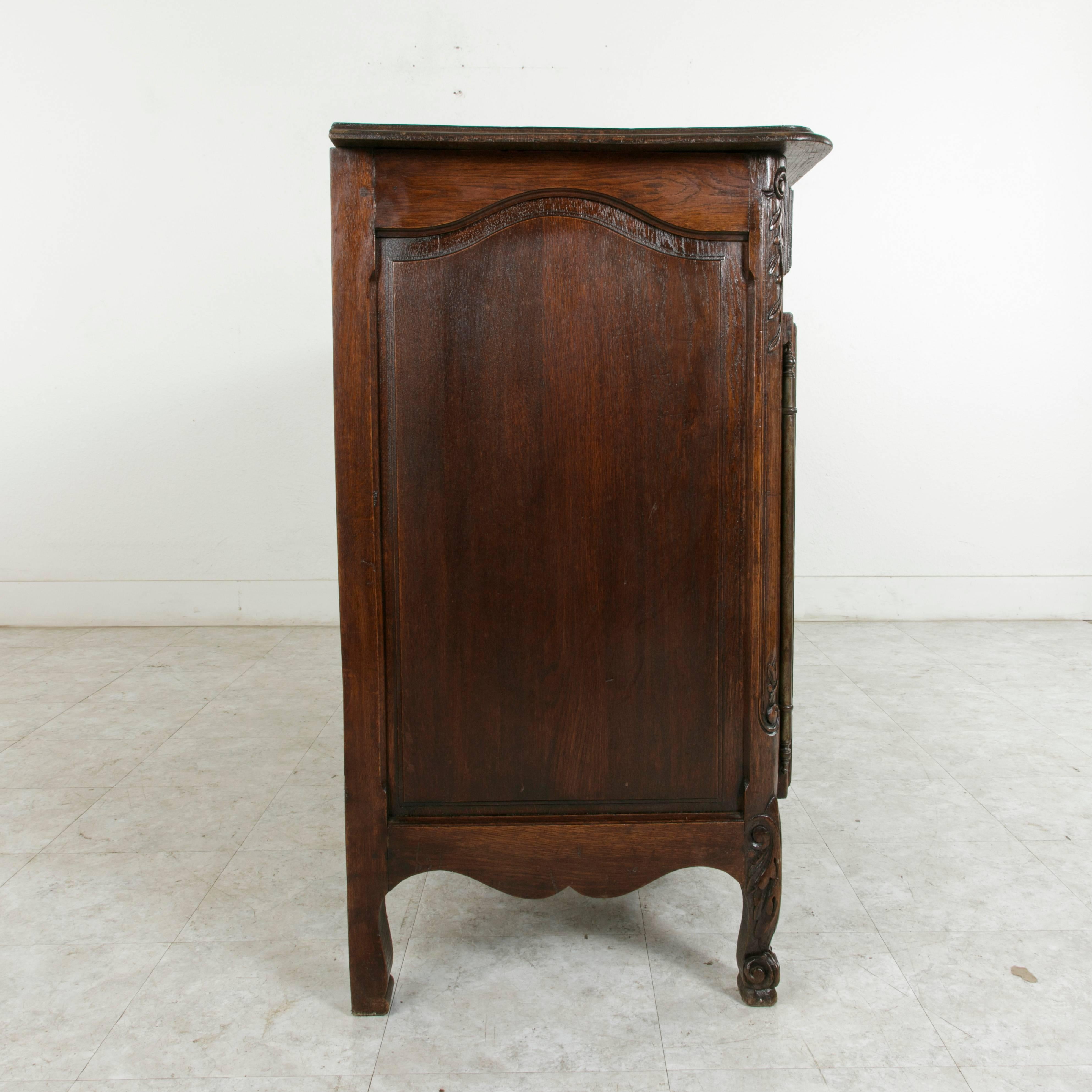 Early 20th Century French Louis XV Style Hand-Carved Oak Enfilade or Sideboard 1