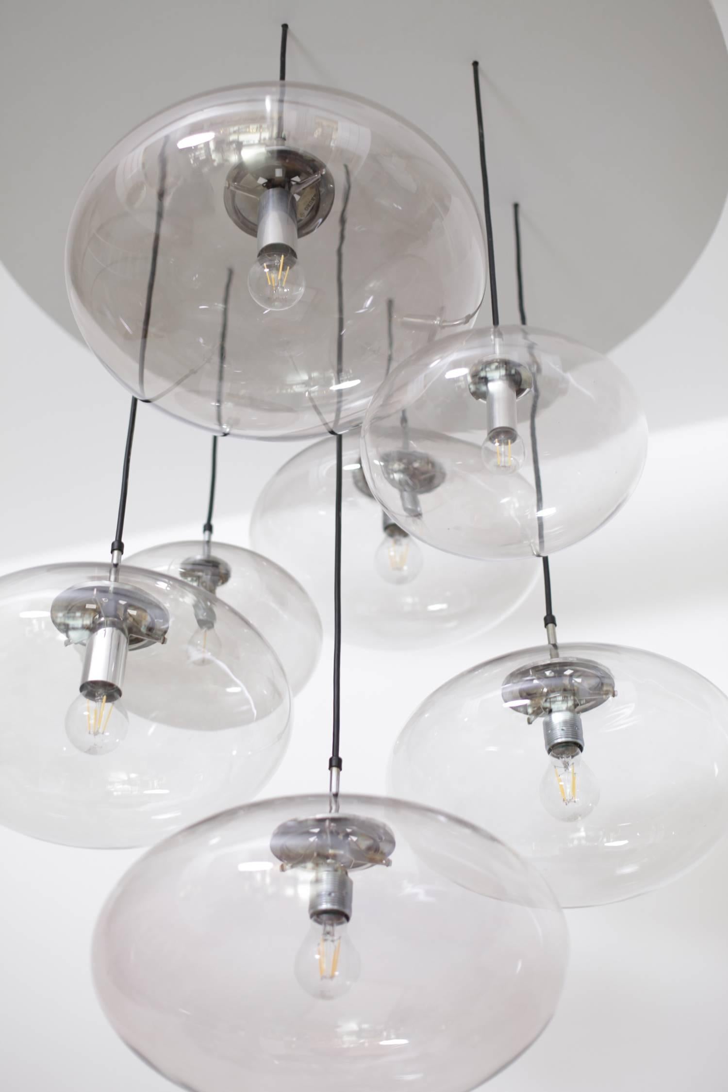 Extraordinaire grand lustre à globe en verre en forme de cascade de Glashtte Limburg Excellent état - En vente à Berlin, BE