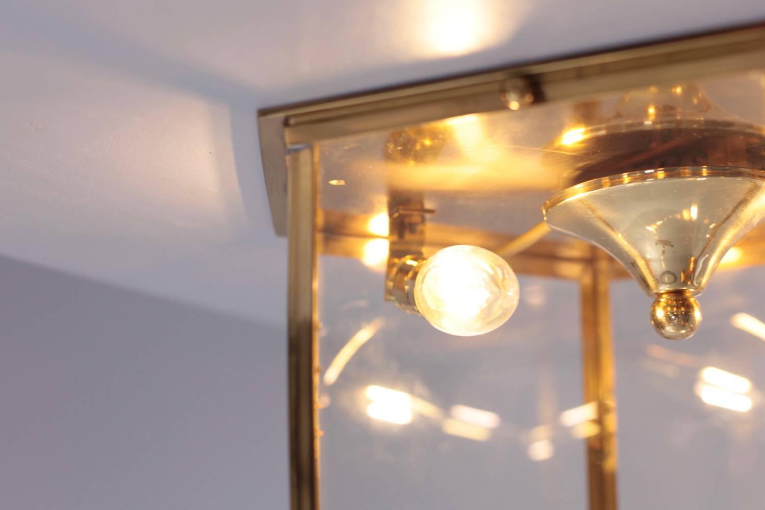 Allemand Paire de montages encastrés ou de luminaires en laiton et verre provenant d'une bibliothèque allemande en vente