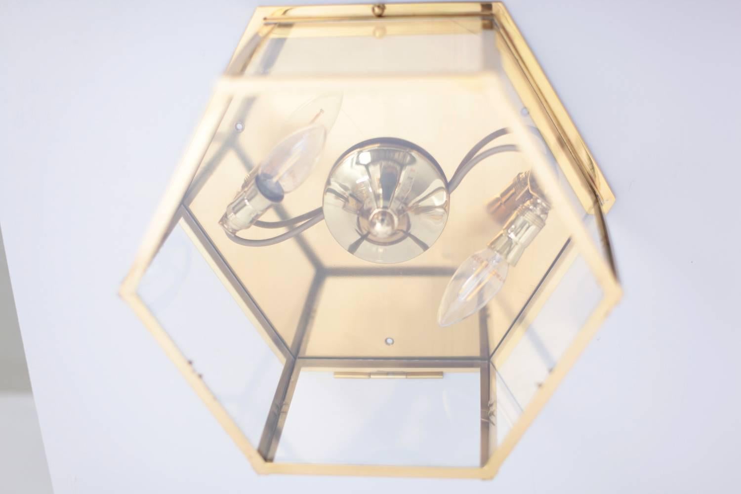 Paire de montages encastrés ou de luminaires en laiton et verre provenant d'une bibliothèque allemande Excellent état - En vente à Berlin, BE