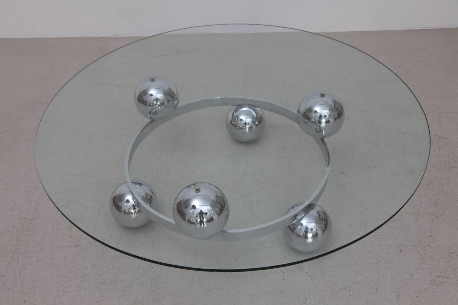 Wonderful Sputnik coffee table with six chrome balls on one-tier. Excellent condition. Clear glass top. A higher version of this Sputnik coffee table in brass is also listed.