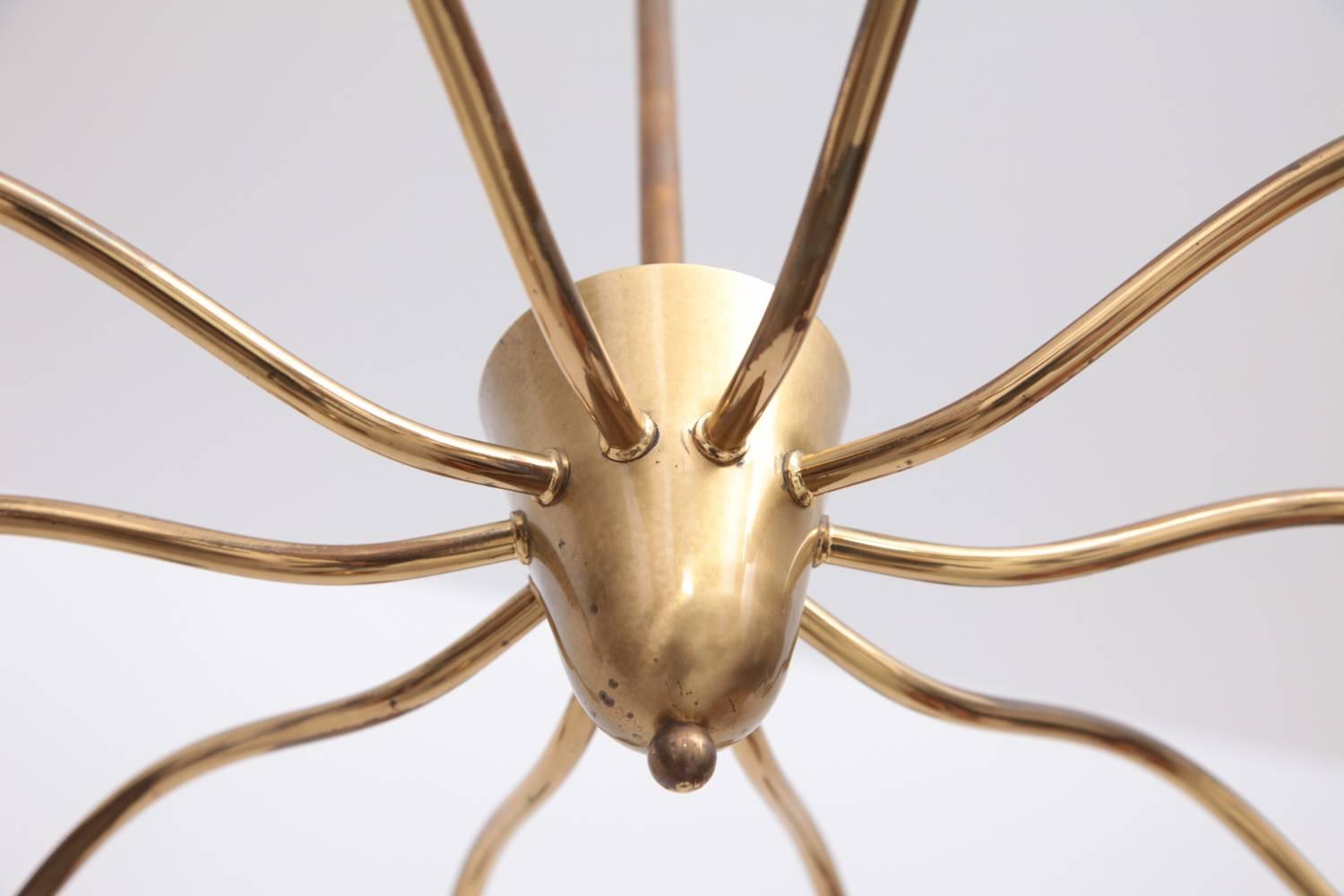 Ten-arm Sputnik chandelier in brass in excellent condition, Italy, 1950s.
To be on the the safe side, the lamp should be checked locally by a specialist concerning local requirements.

Measures: 10 x E 14.
