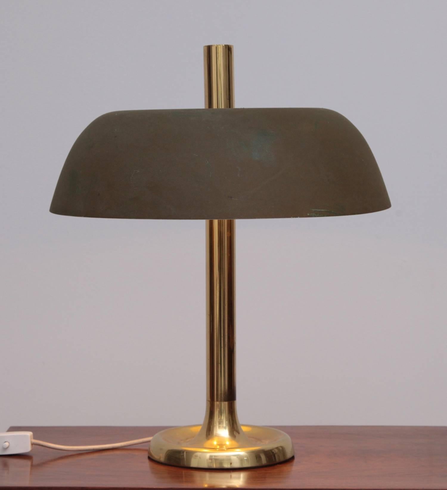 Beautiful Hillebrand brass table lamp in nice vintage condition with patina and some scratches on the shades. 
3 x E27.
To be on the the safe side, the lamp should be checked locally by a specialist concerning local requirements.