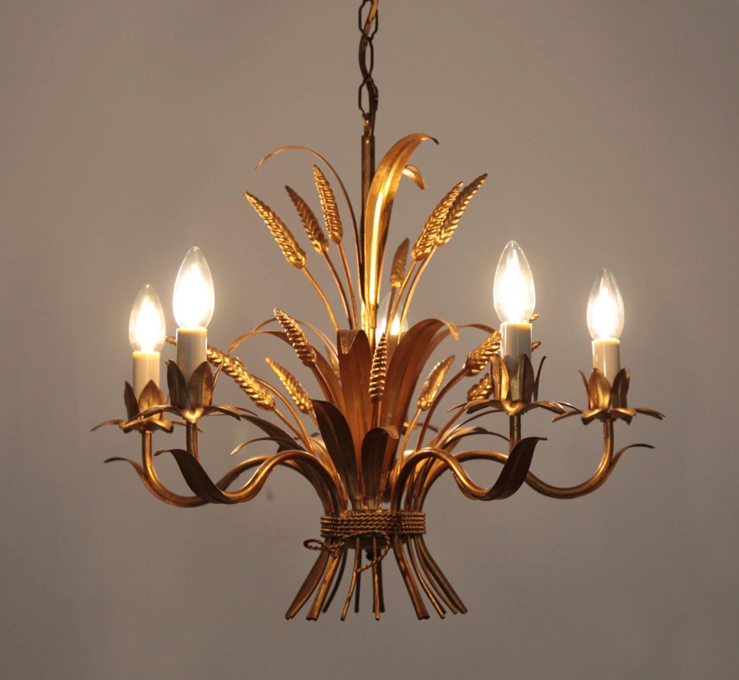 Huge Chanel Style Florentine Chandelier Brass with Gold-Finish, Italy, 1970s In Excellent Condition For Sale In Berlin, BE
