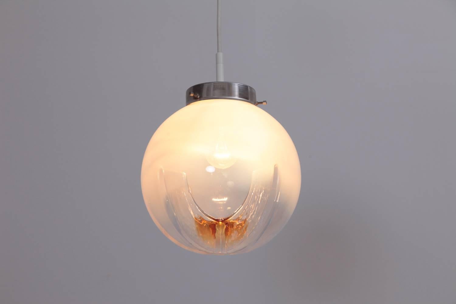 Pendant with Globes of Frosted-to-Clear Glass with Amber Inclusions, Italy 1970 In Excellent Condition For Sale In Berlin, BE