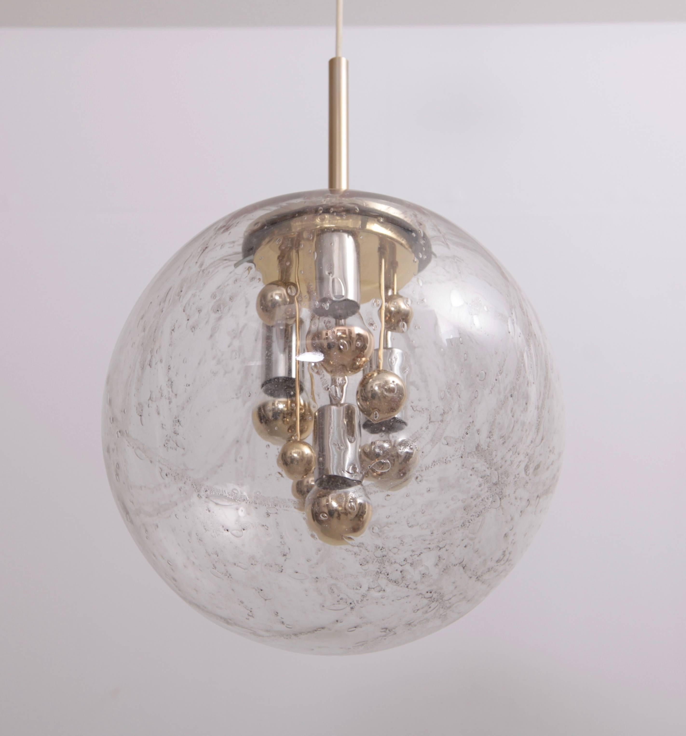Beautiful huge bubble glass pendant lamp with brass details inside the glass.
Sticker still on glass. Measures: 4 x model A / E27 bulbs.
To be on the the safe side, the lamp should be checked locally by a specialist concerning local requirements.


 