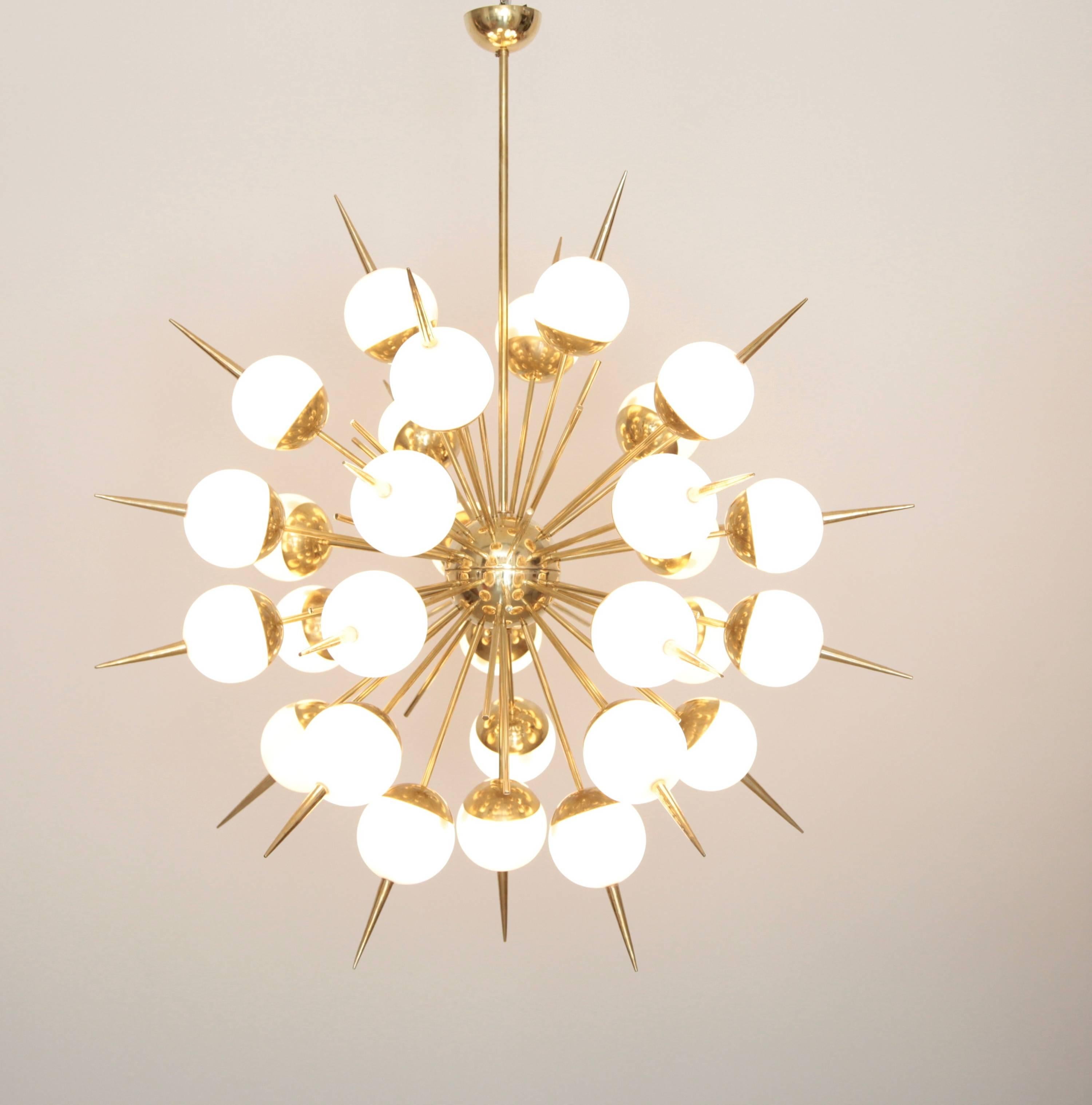 Exceptional huge Murano glass and brass Sputnik chandeliers attributed to Stilnovo. The chandeliers have a very impressing size and there are real eyecatchers in every room. The chandeliers are in excellent condition.
Measures: 30 x E14.
To be on