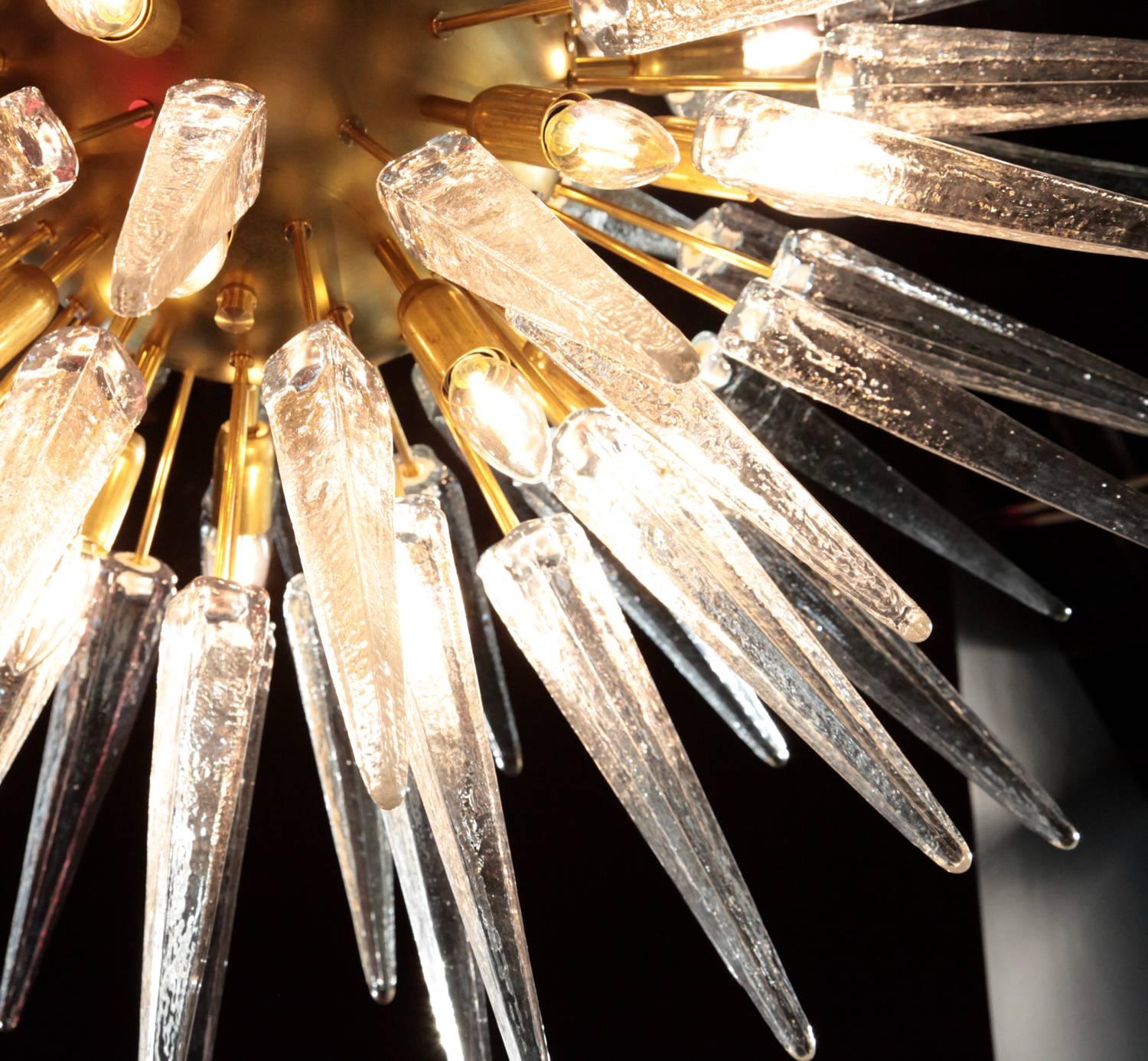 Fine XX secolo Lampadario in vetro di Murano e ottone molto grande e imponente in vendita