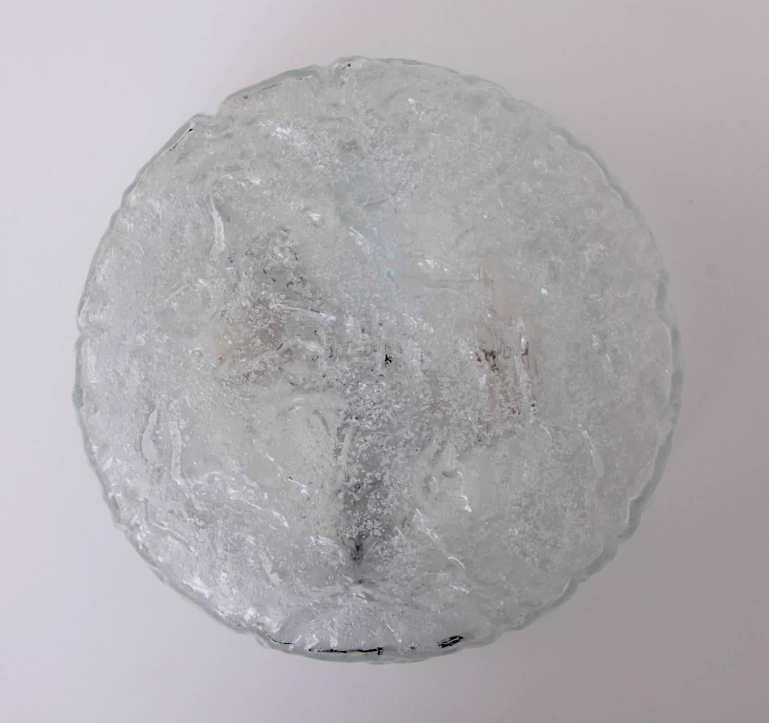 Mid-Century Modern Très grande applique ou applique encastrée en verre de glace texturé de Glashtte Limburg en vente