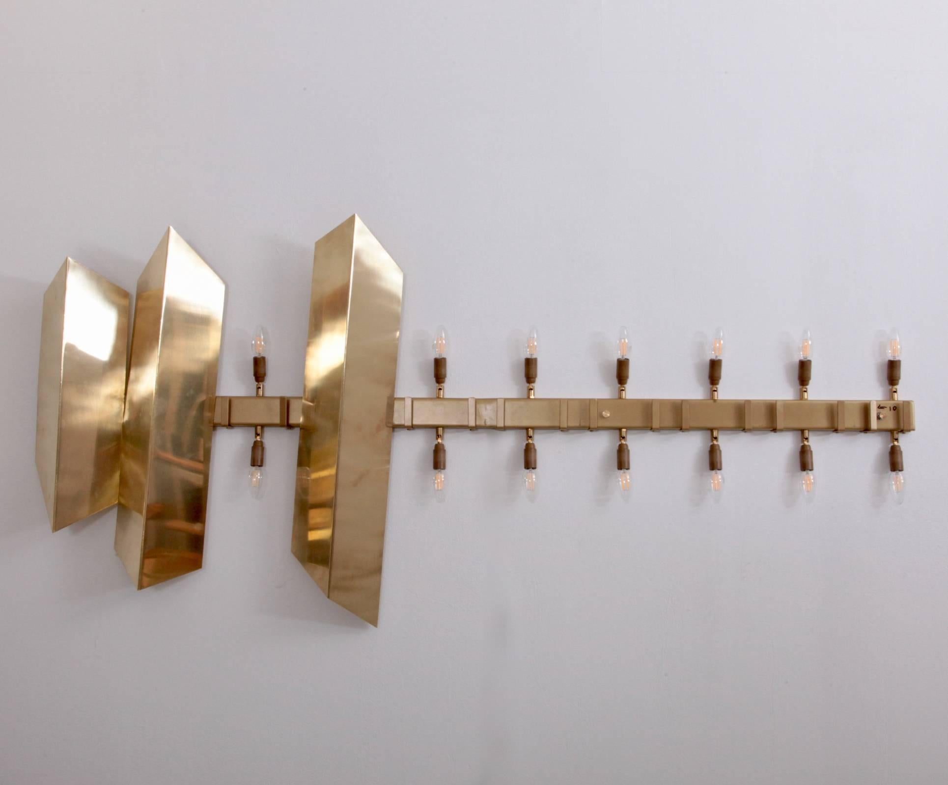 Modern Huge Illuminated Brass Wall Sculpture Lamp Attributed to Mario Torregiani