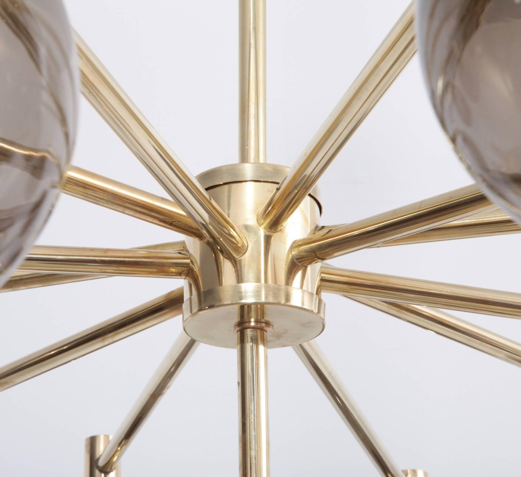 1 of 2 Huge Tinted Glass and Brass Chandelier Attributed to Hans-Agne Jakobsson In Good Condition In Berlin, BE