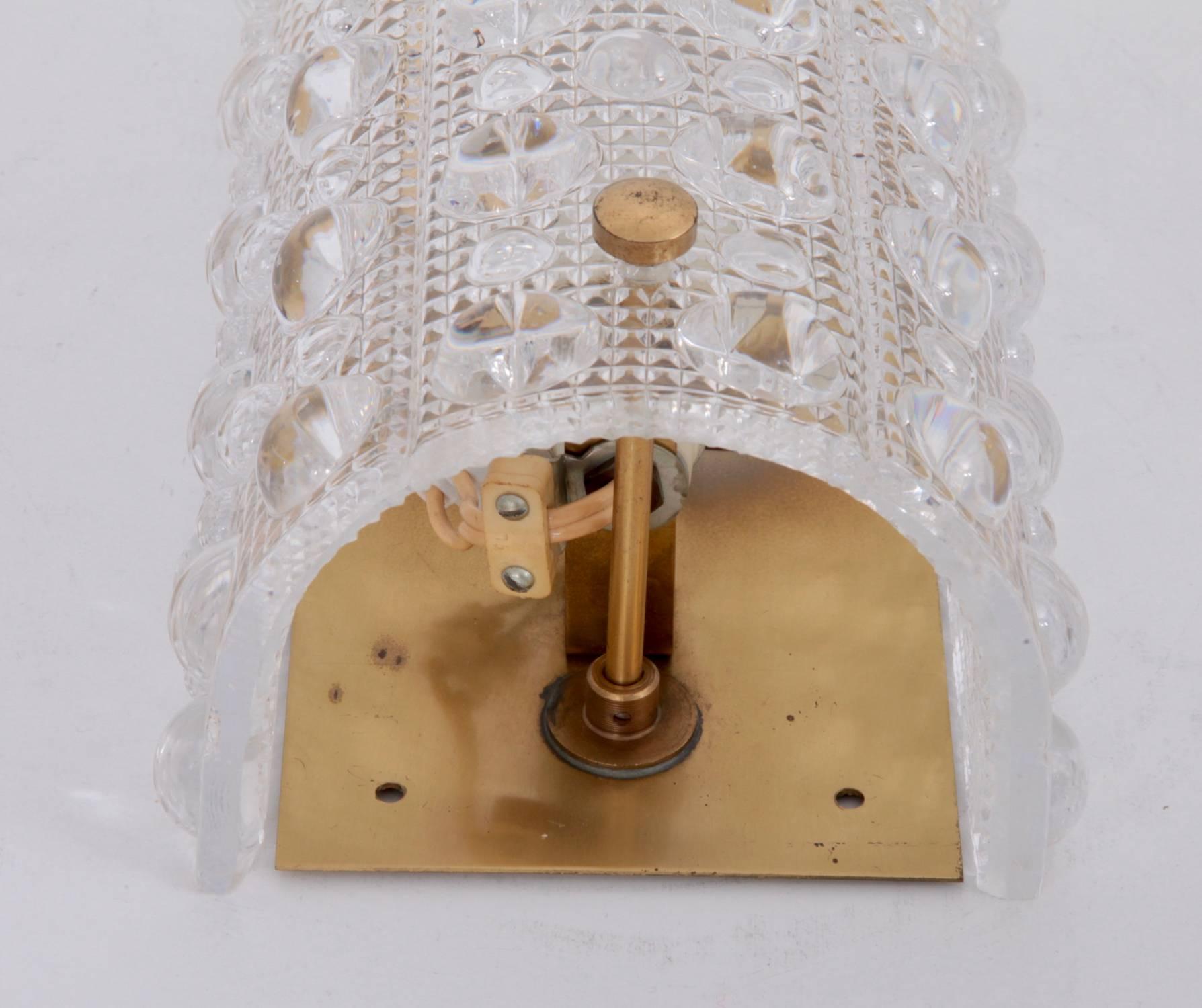 Mid-Century moderno Enorme coppia di lampade da parete in ottone Carl Fagerlund di Lyfa e vetro Orrefors in vendita